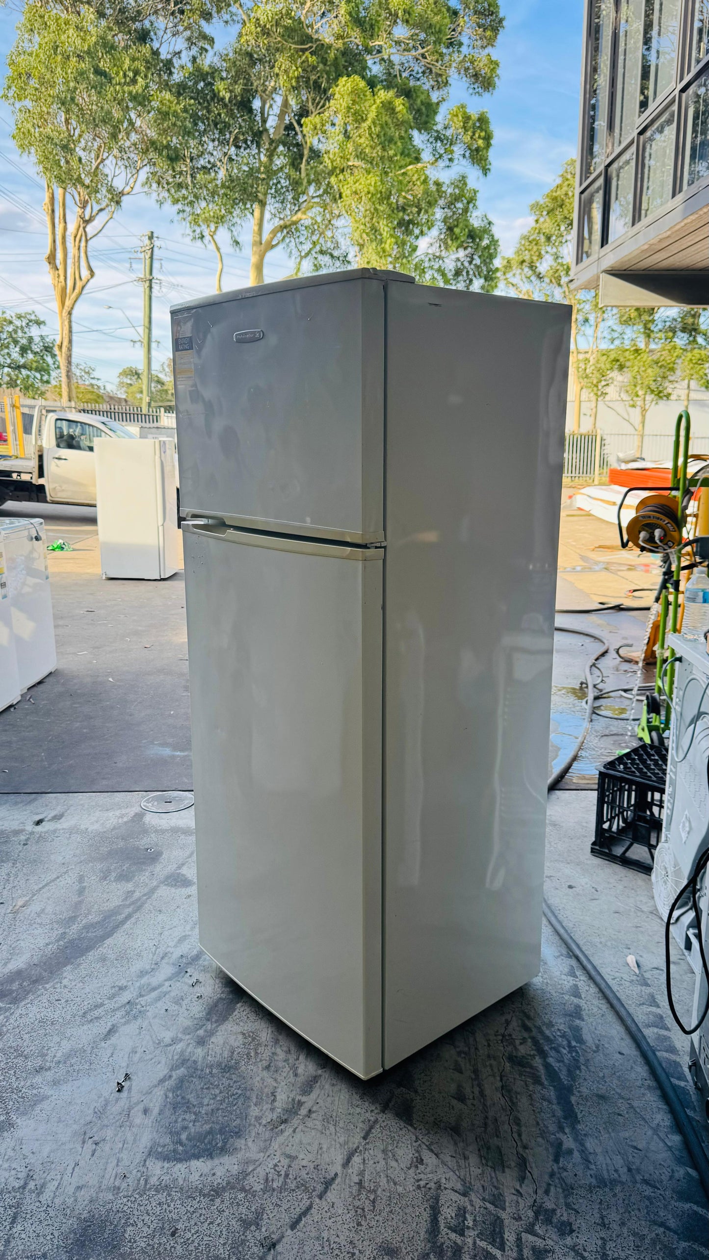 KELVINATOR 390 LITRES FRIDGE FREEZER