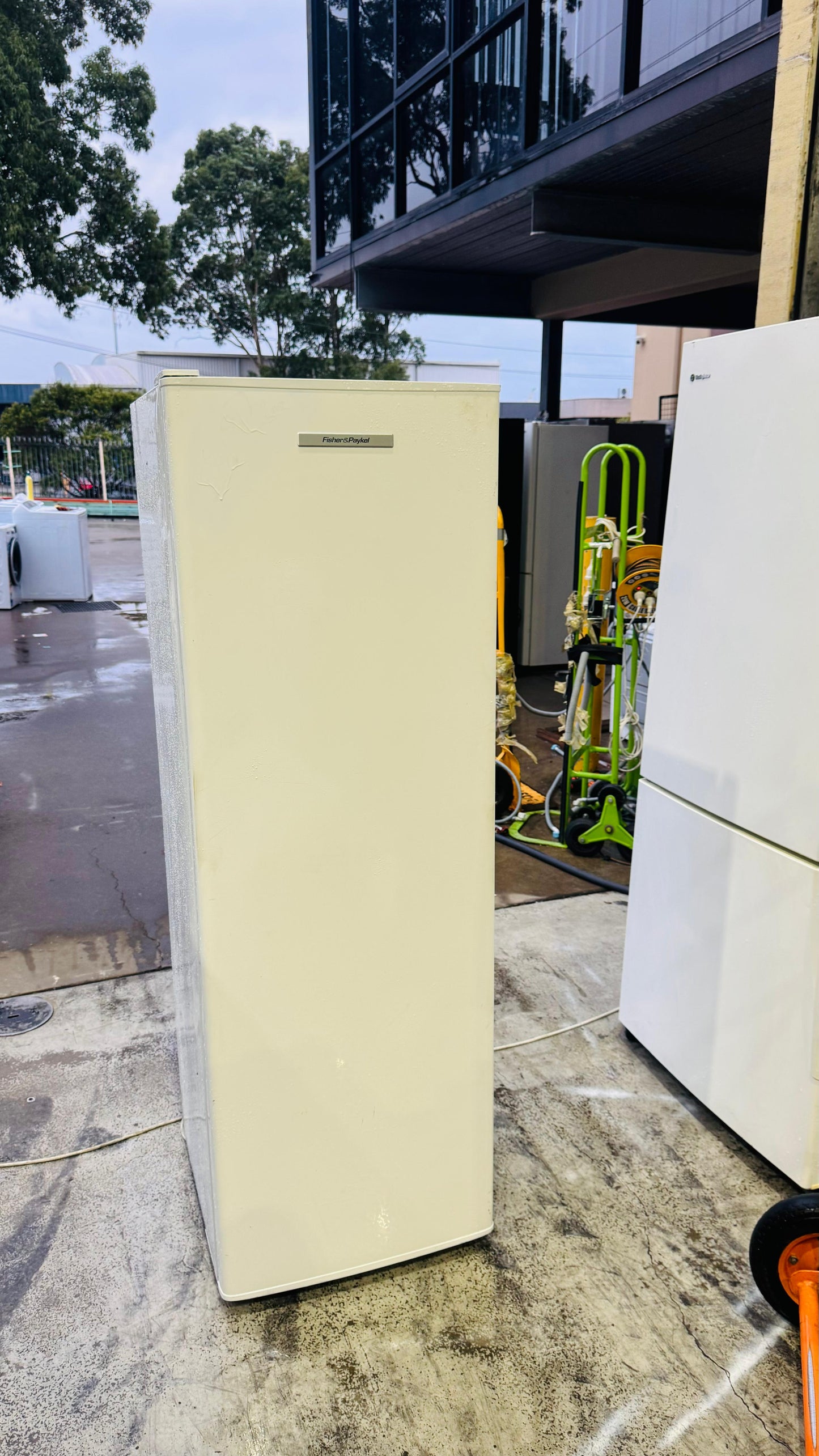 FISHER AND PAYKEL 213 LITRES FREEZER ONLY