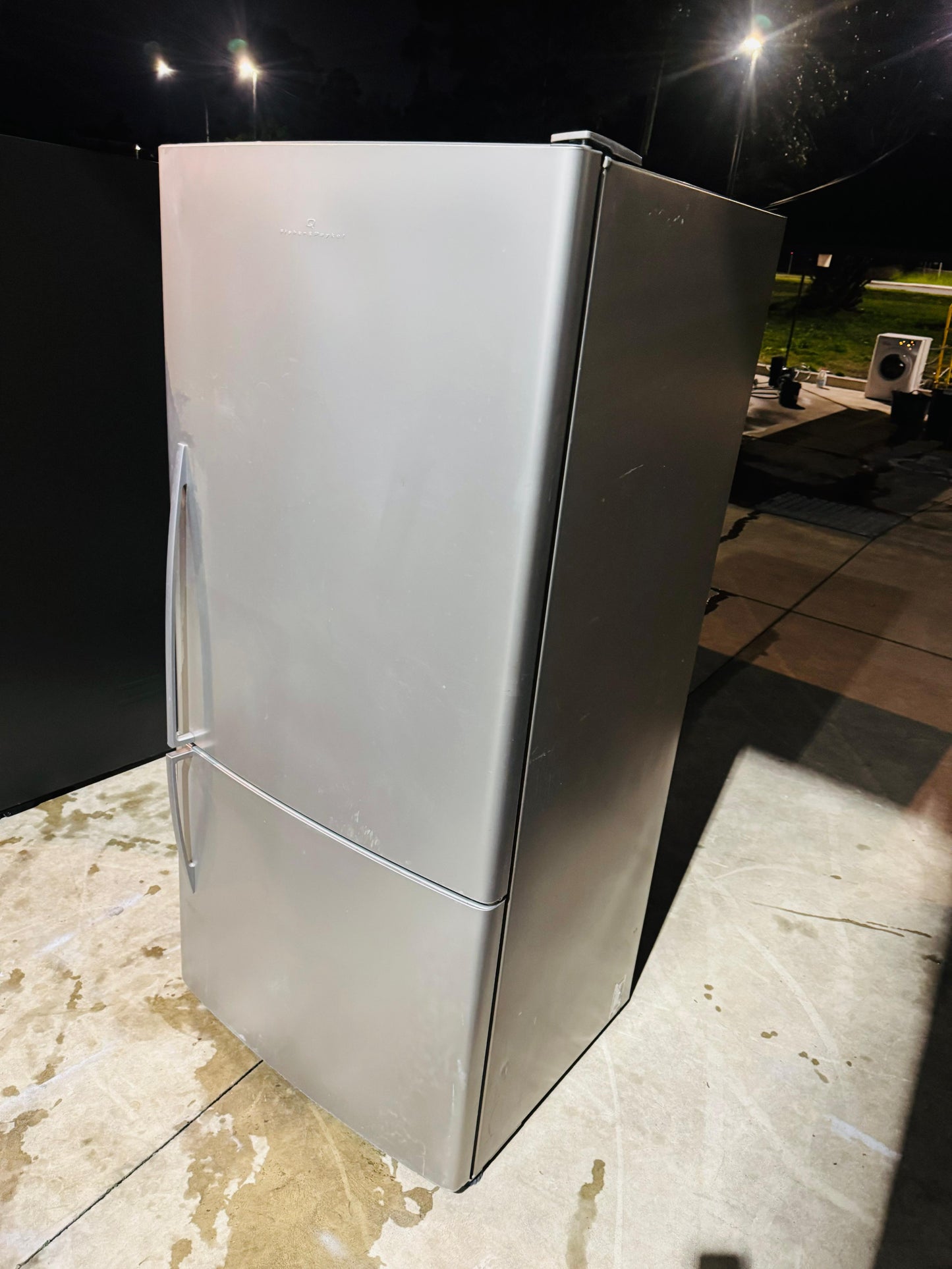 FISHER AND PAYKEL 519 LITRES FRIDGE FREEZER