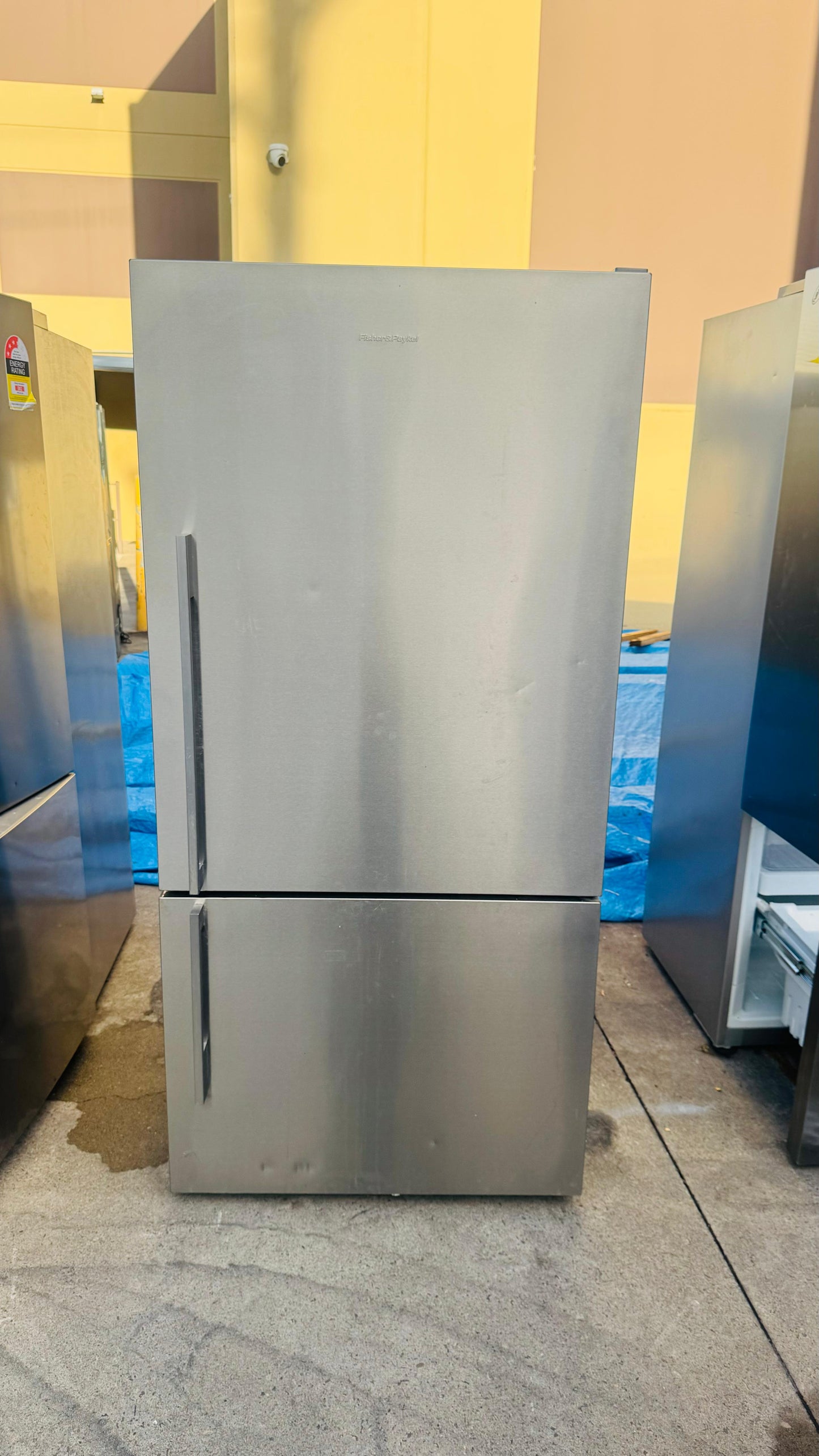 FISHER AND PAYKEL 519 LITRES FRIDGE FREEZER