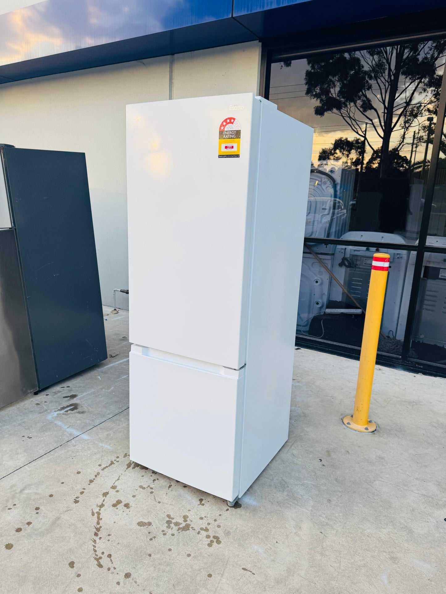ESATTO 325 LITRES FRIDGE FREEZER