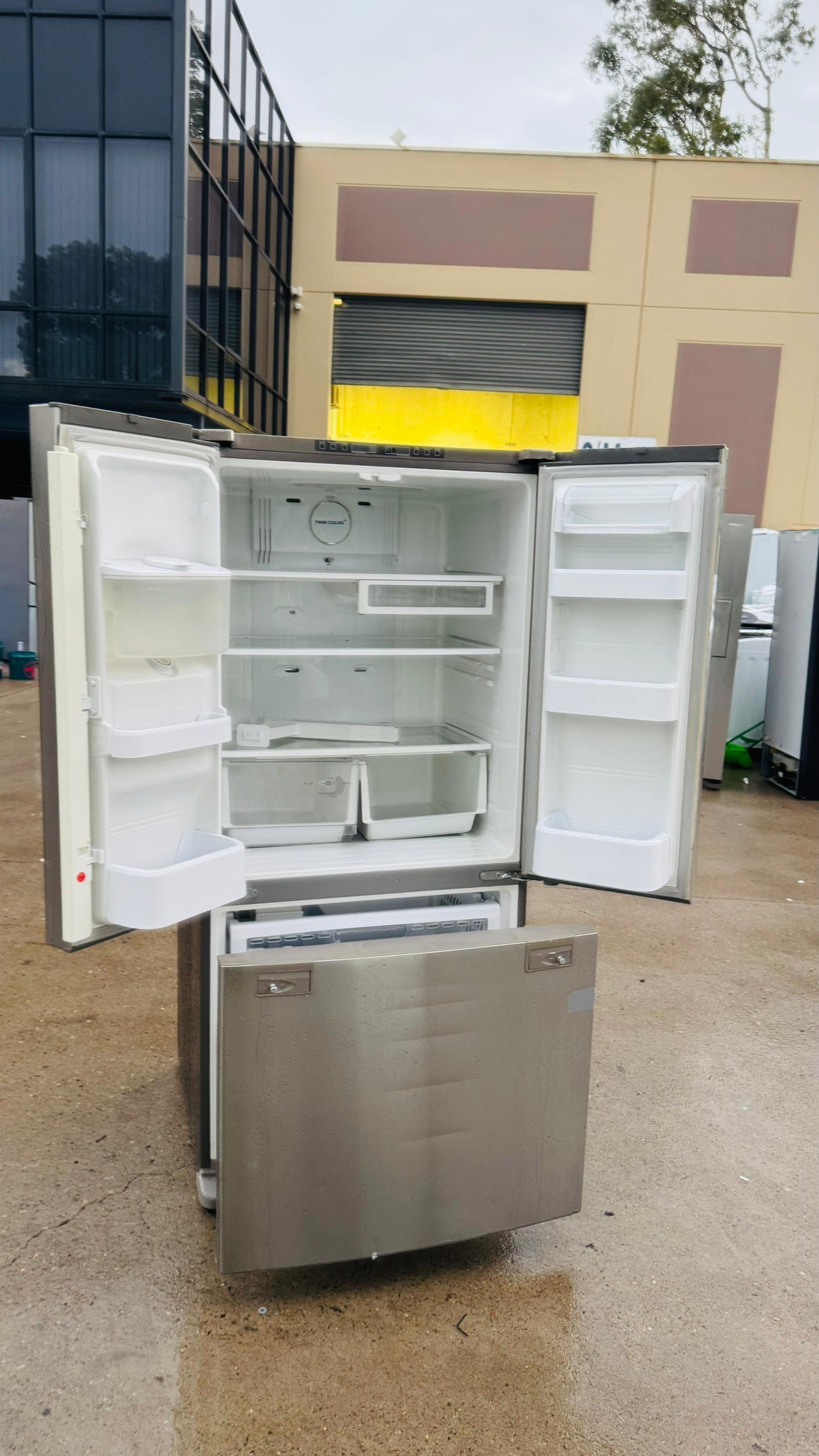 SAMSUNG 579 LITRES FRENCH DOOR FRIDGE FREEZER