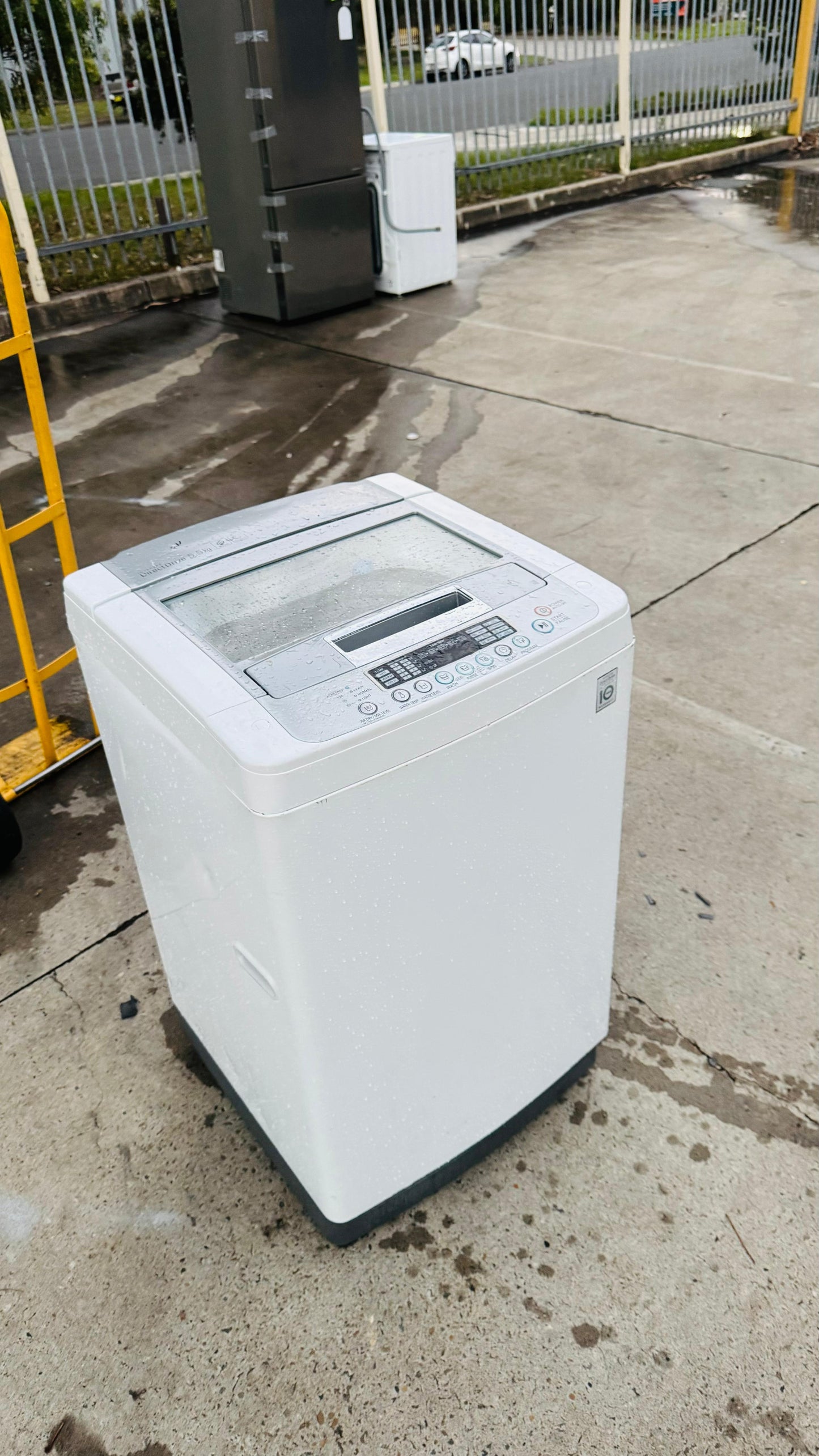 LG 5.5KGS TOP LOADER WASHING MACHINE