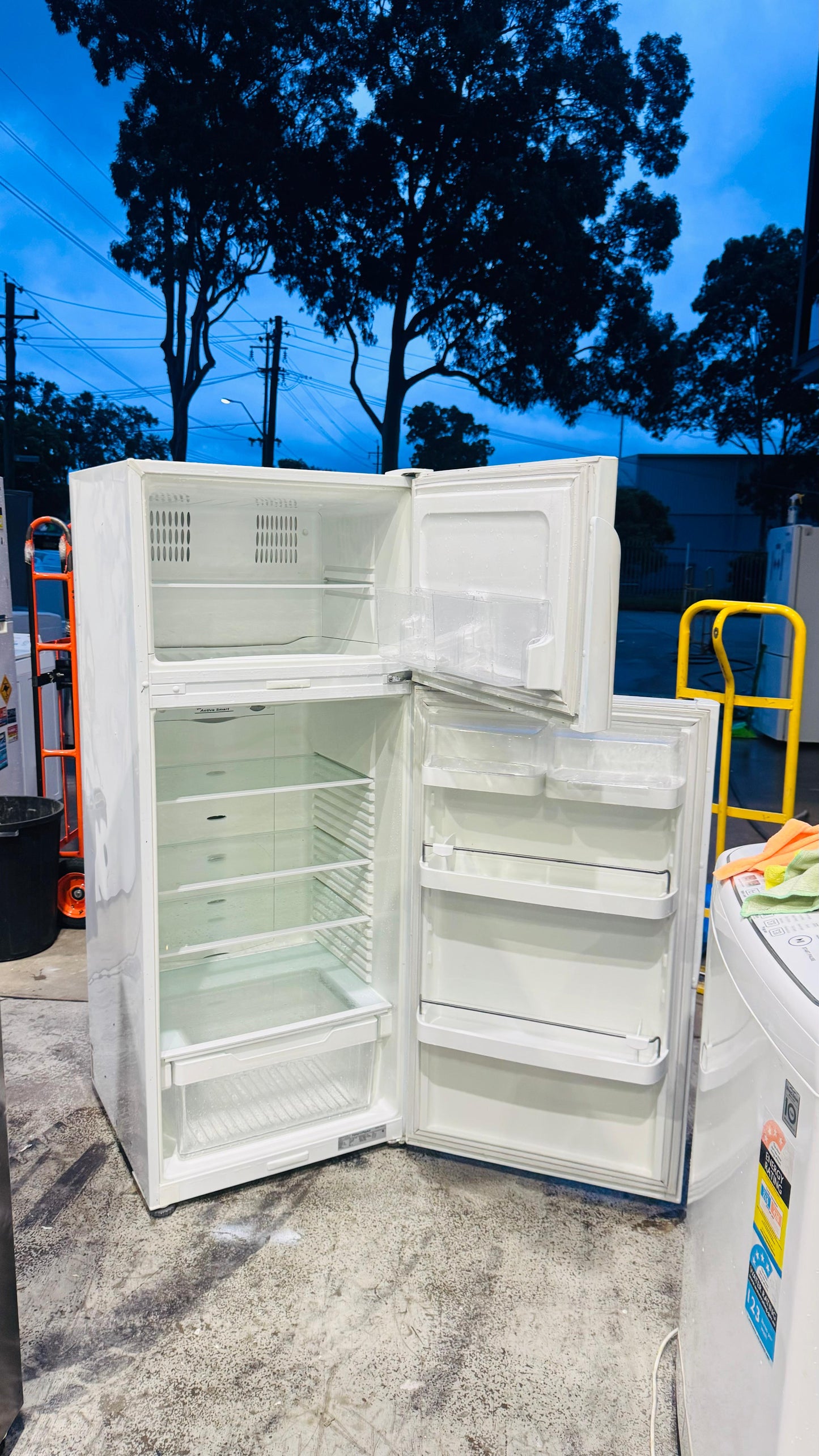 FISHER AND PAYKEL 380 LITRES FRIDGE FREEZER