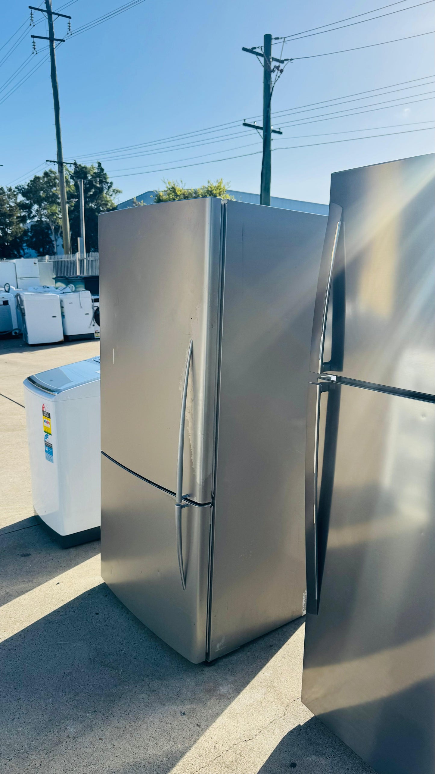 FISHER AND PAYKEL 519 LITRES FRIDGE FREEZER