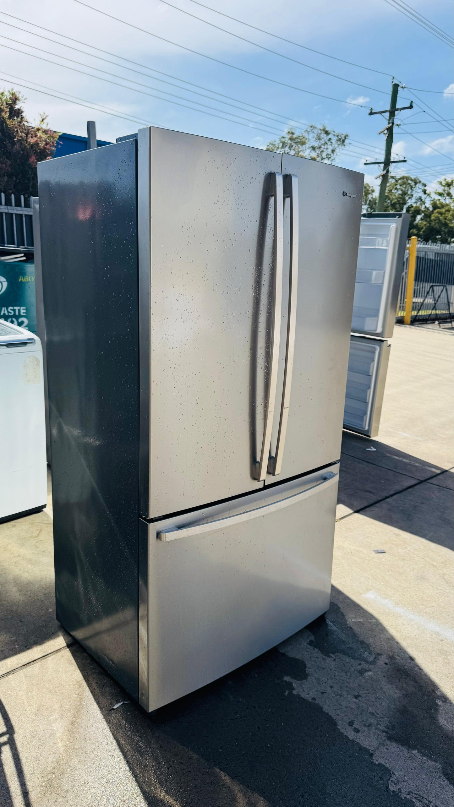 WESTINGHOUSE FRENCH DOOR 605 LITERS FRIDGE FREEZER