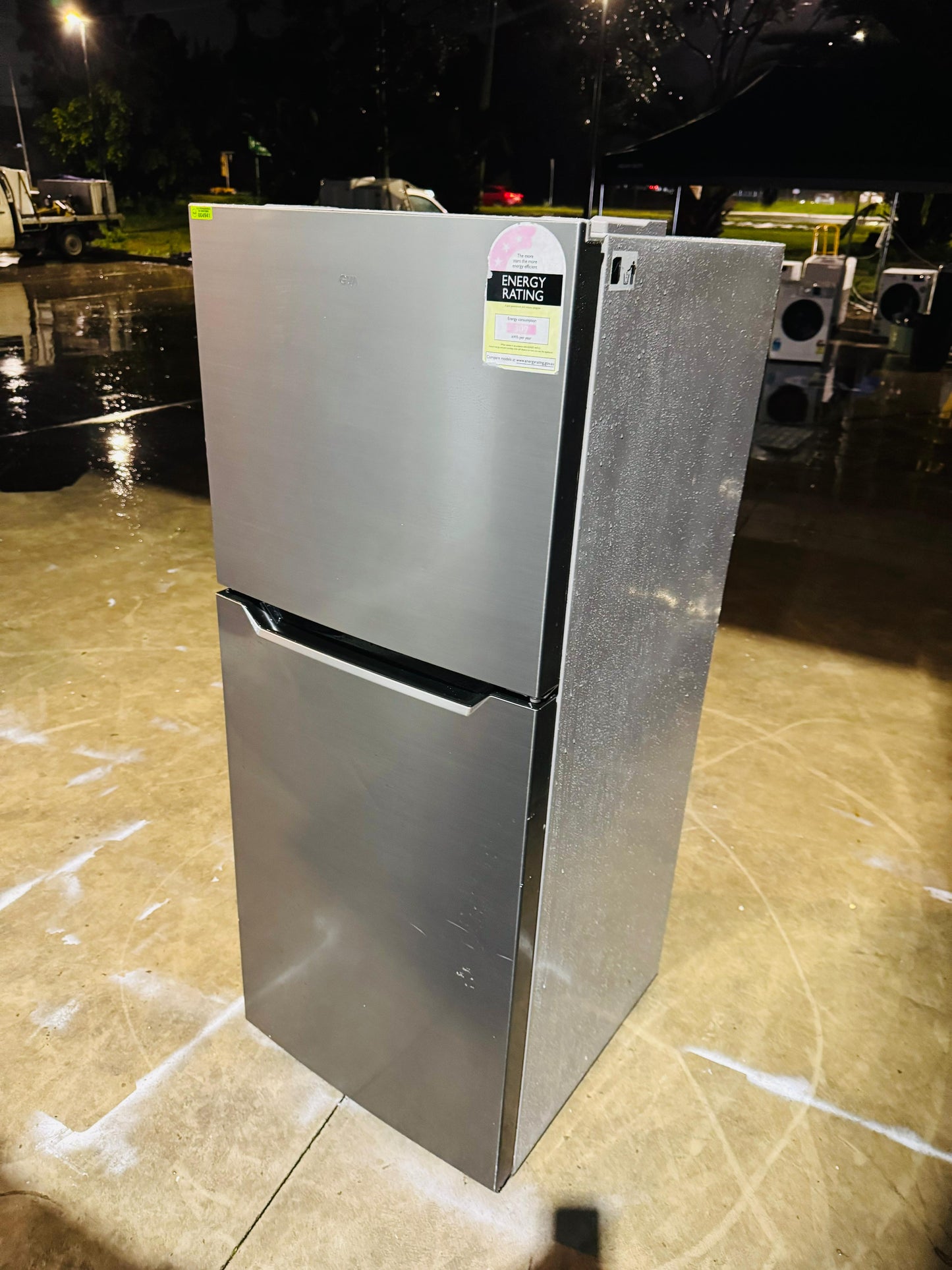 GVA 311 LITRES FRIDGE FREEZER