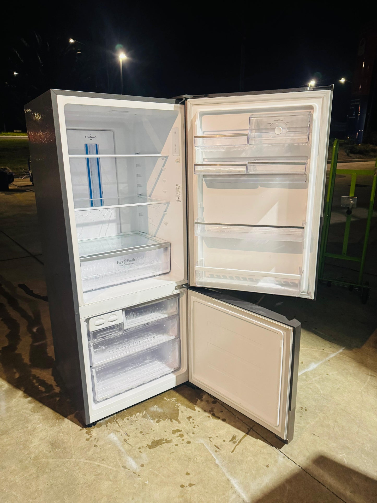 WESTINGHOUSE 454 LITRES FRIDGE FREEZER