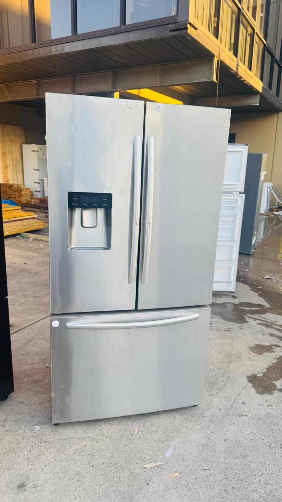 HISENSE 630 LITRES FRENCH DOOR FRIDGE FREEZER