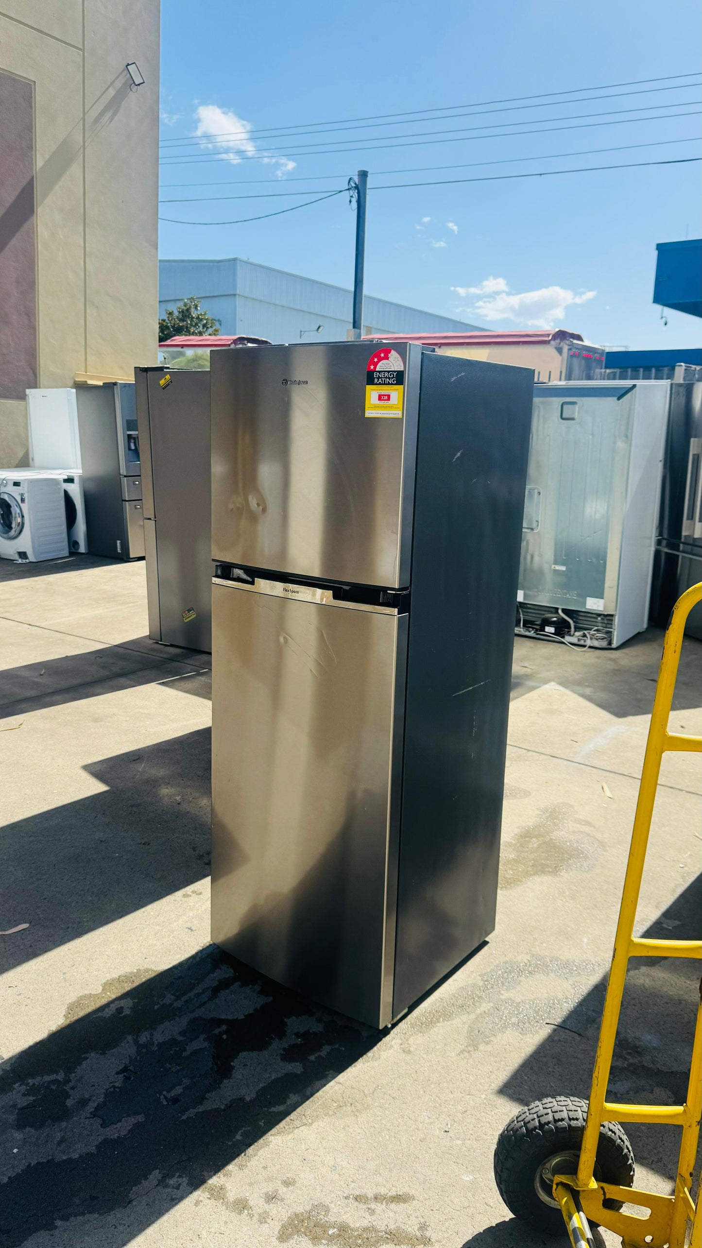 WESTINGHOUSE 339 LITRES FRIDGE FREEZER