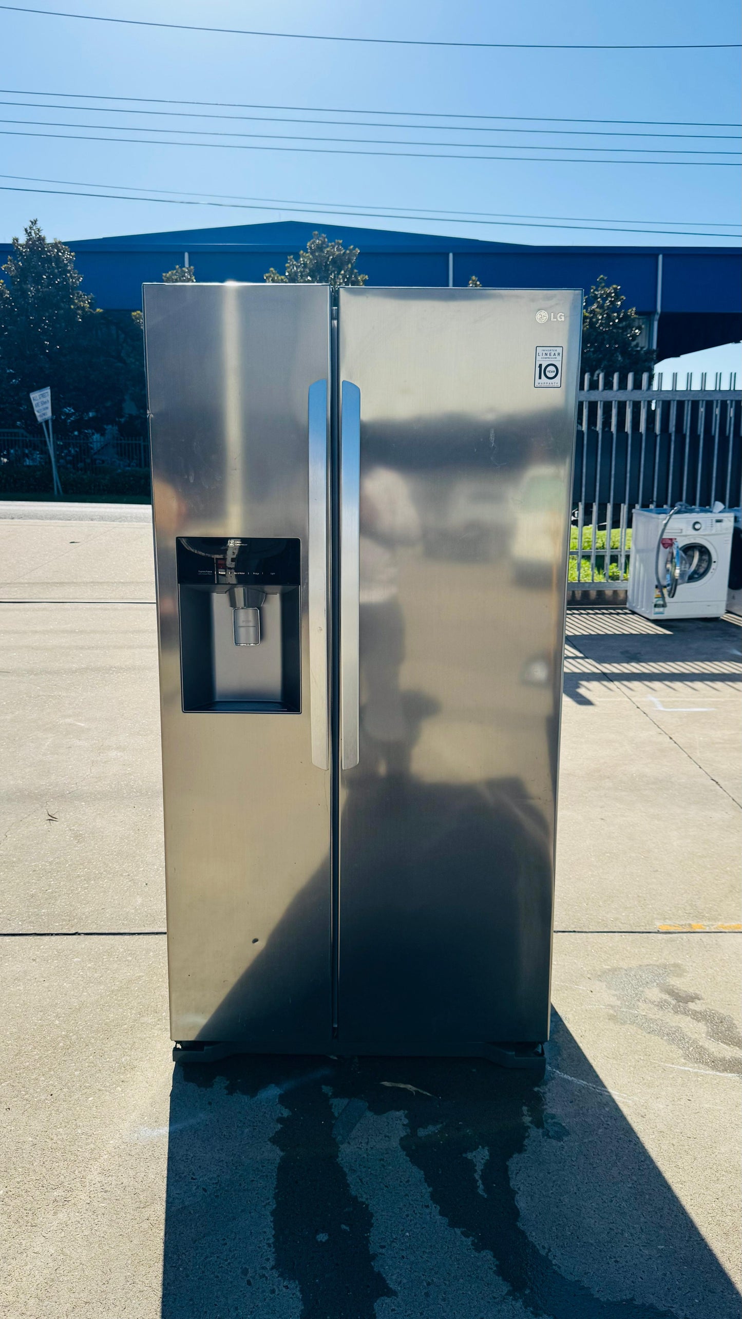 LG 563 LITRES SIDE BY SIDE DOOR FRIDGE FREEZER