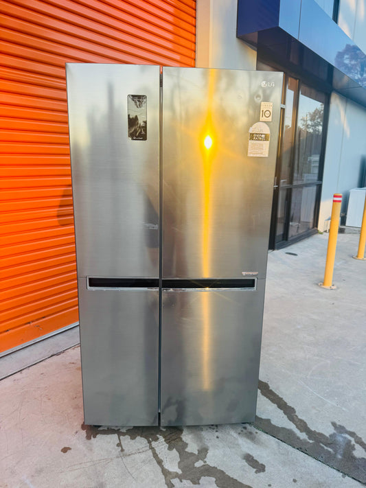 LG SIDE BY SIDE 687 LITRES FRIDGE FREEZER