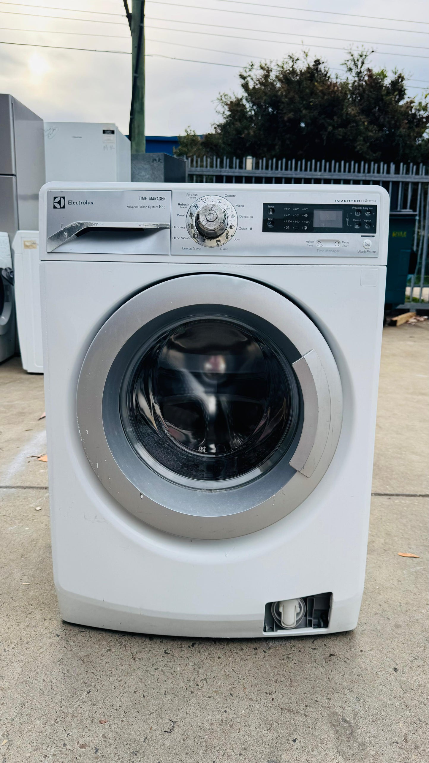 ELECTROLUX 8KGS FRONT LOADER WASHING MACHINE