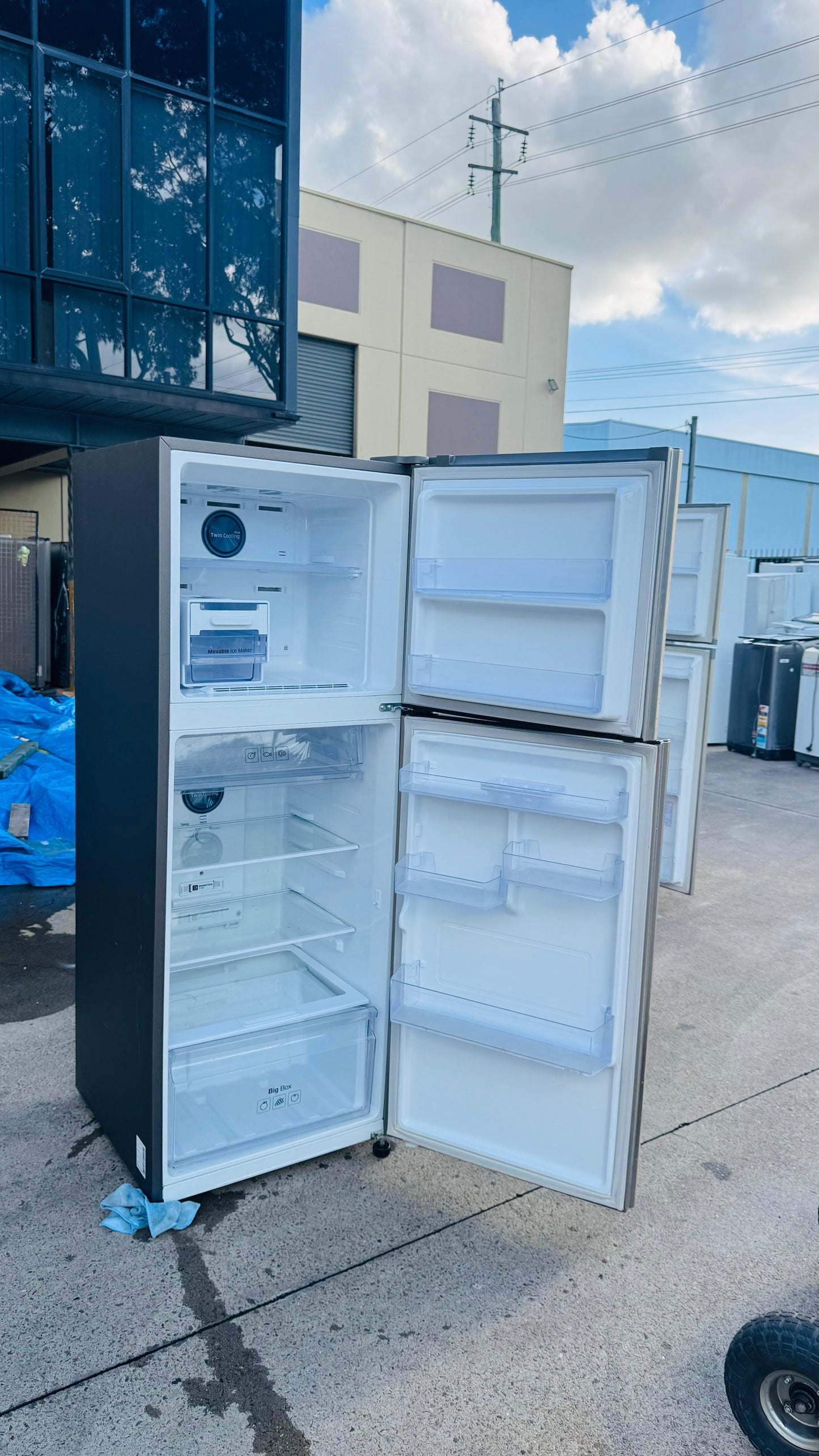 SAMSUNG 318 LITRES FRIDGE FREEZER