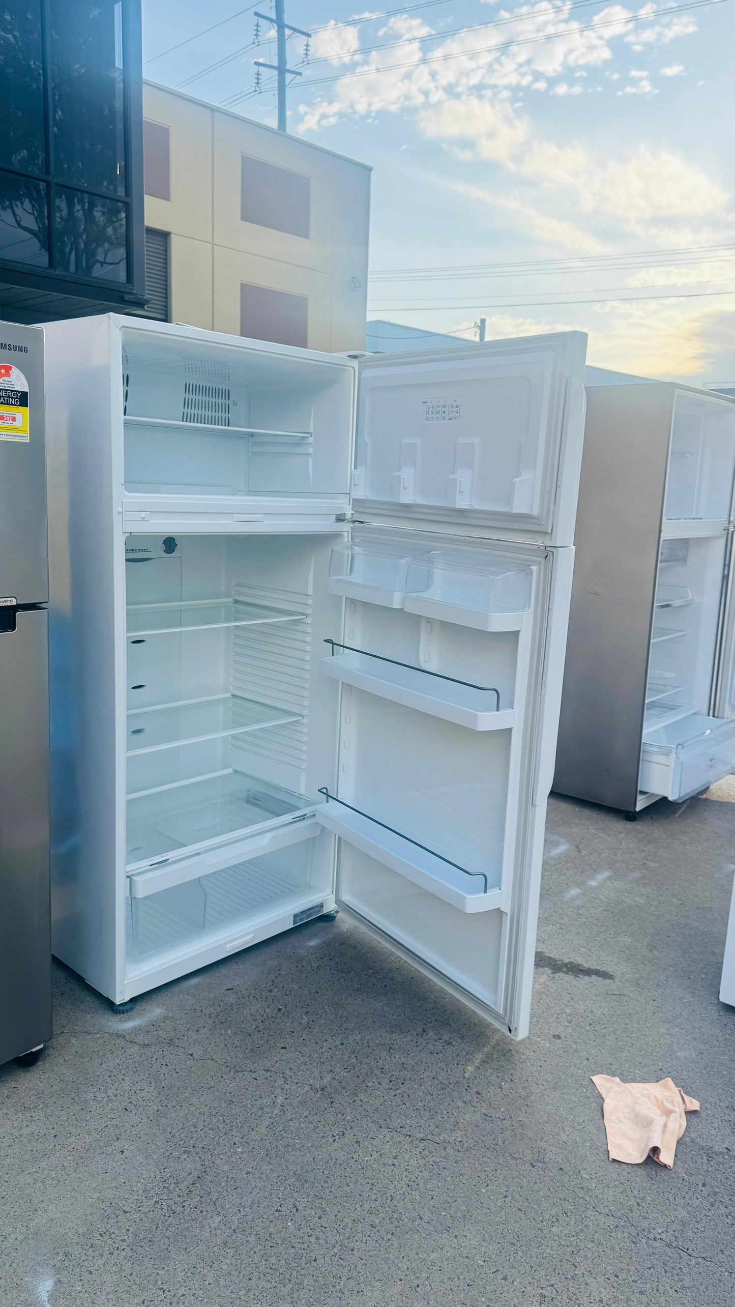 FISHER AND PAYKEL 517 LITRES FRIDGE FREEZER