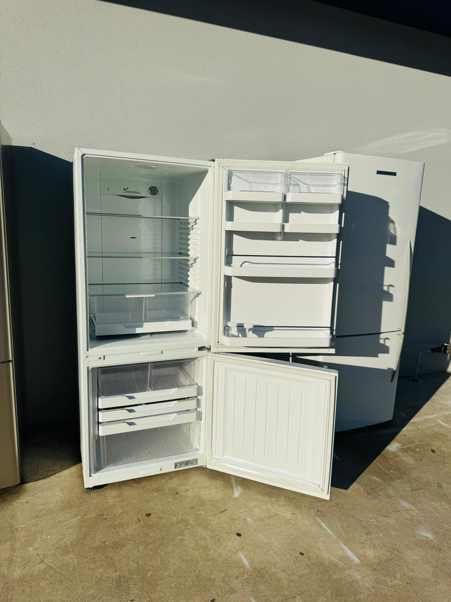 FISHER AND PAYKEL 373 LITRES FRIDGE FREEZER