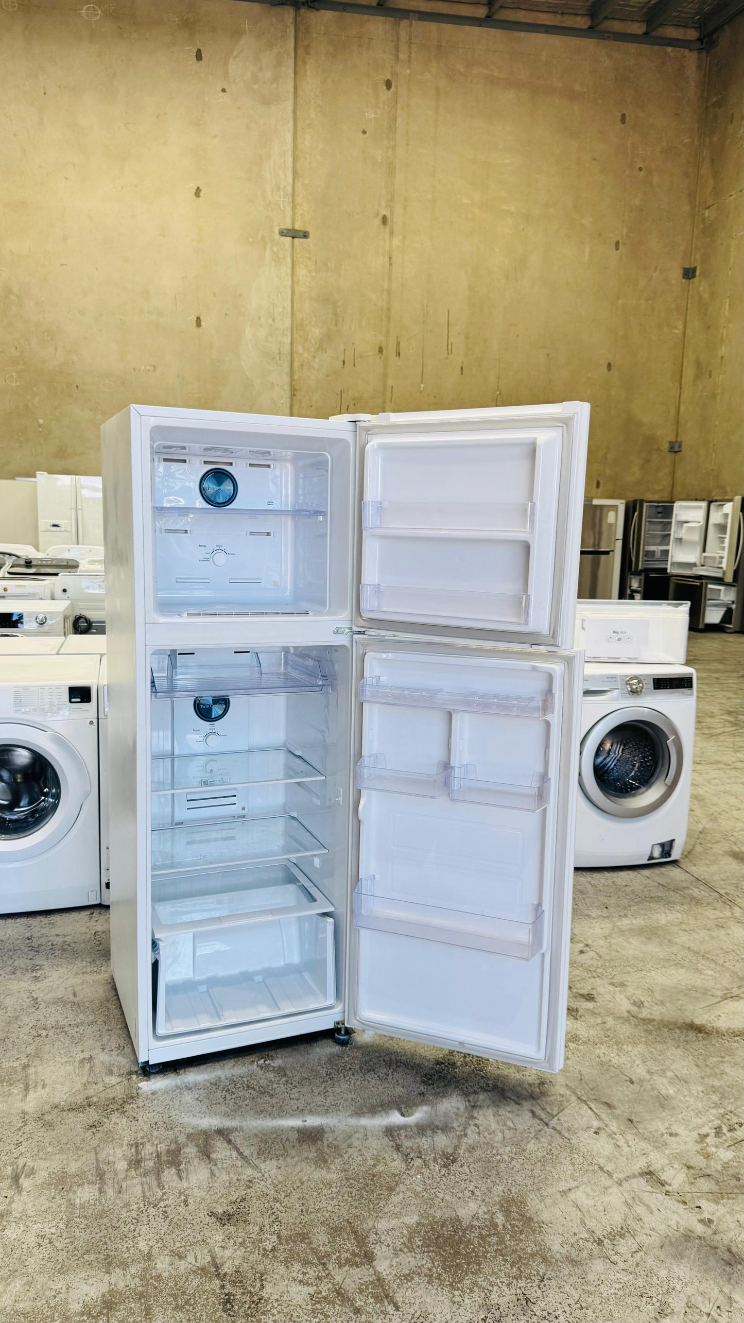 SAMSUNG 343 LITRES FRIDGE FREEZER