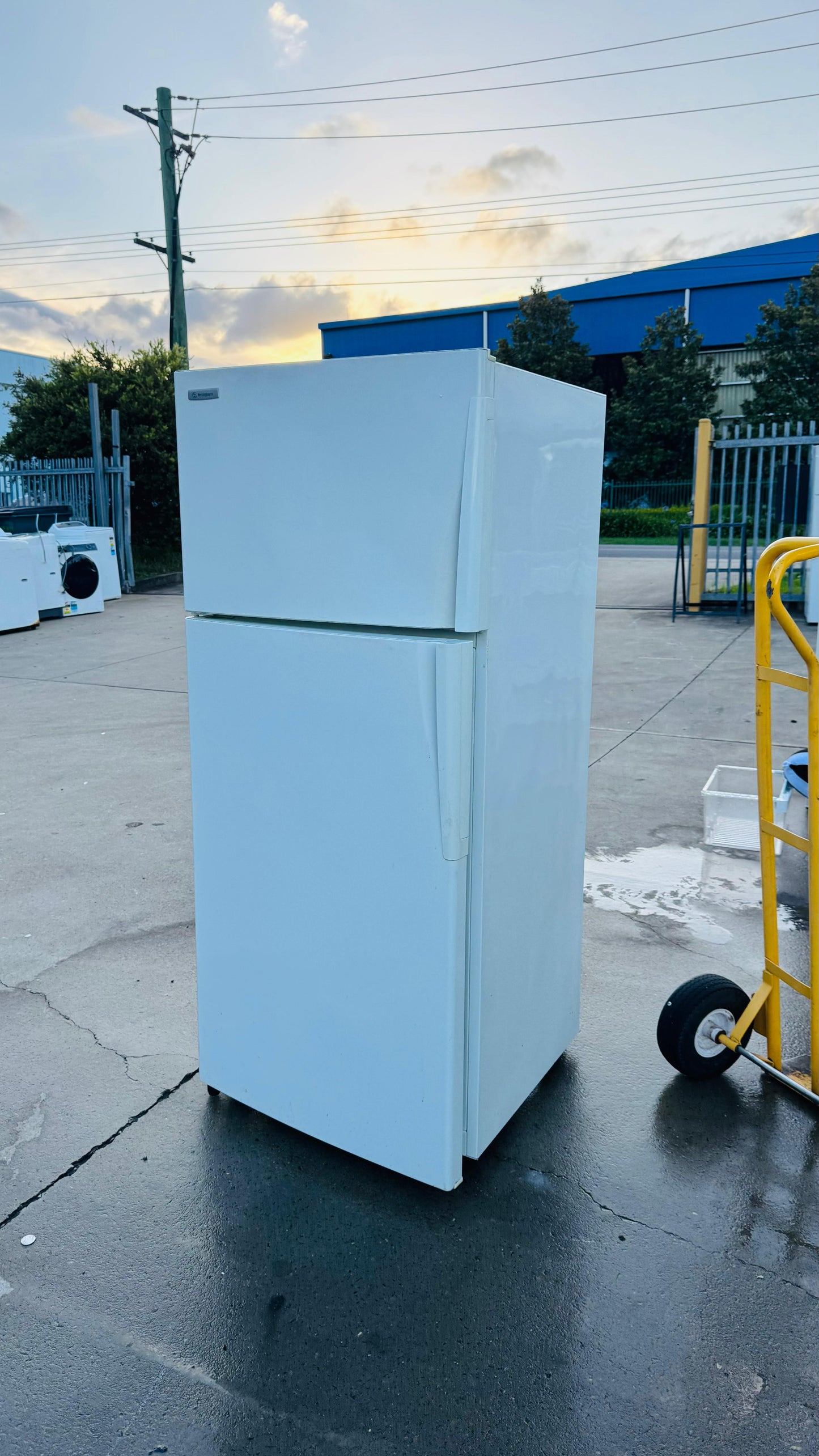 WESTINGHOUSE 420 LITRES FRIDGE FREEZER