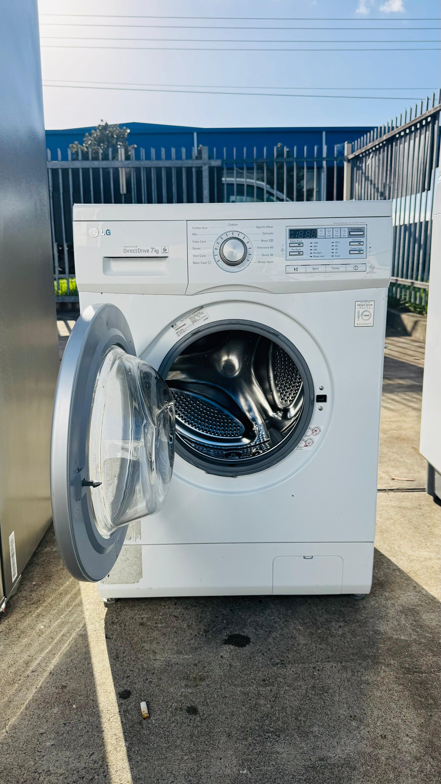 LG 7KGS FRONT LOADER WASHING MACHINE