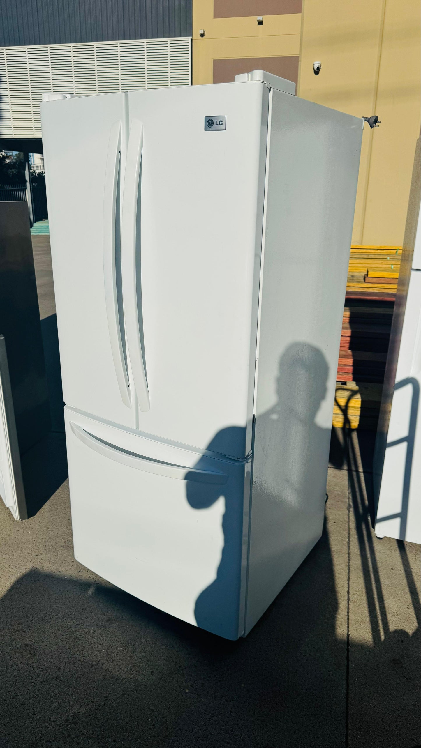 LG FRENCHDOOR 591 LITRES FRIDGE FREEZER