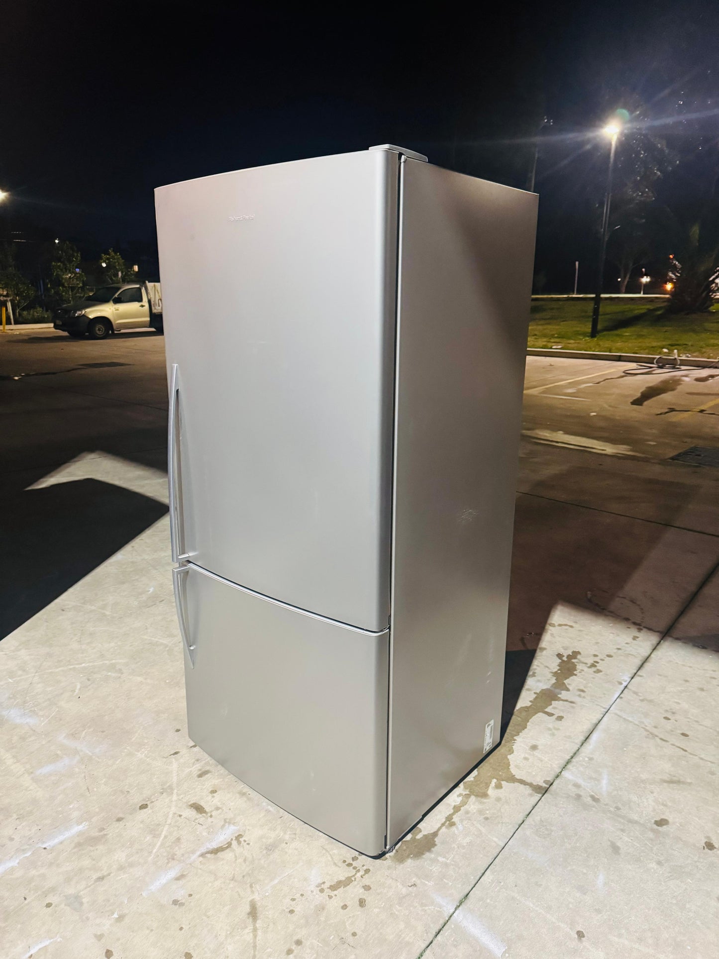 FISHER AND PAYKEL 519 LITRES FRIDGE FREEZER
