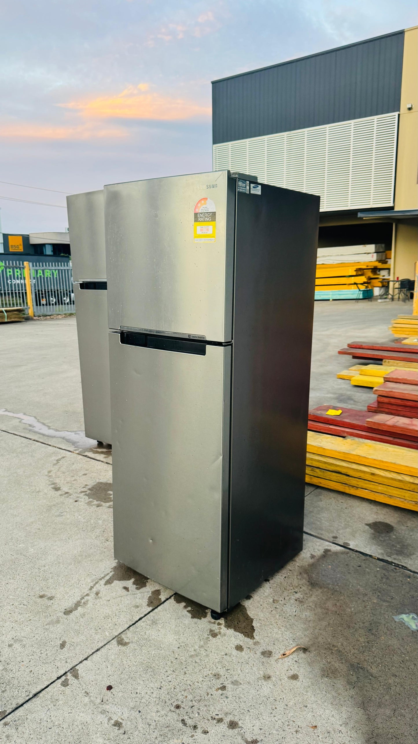 SAMSUNG 320 LITRES FRIDGE FREEZER