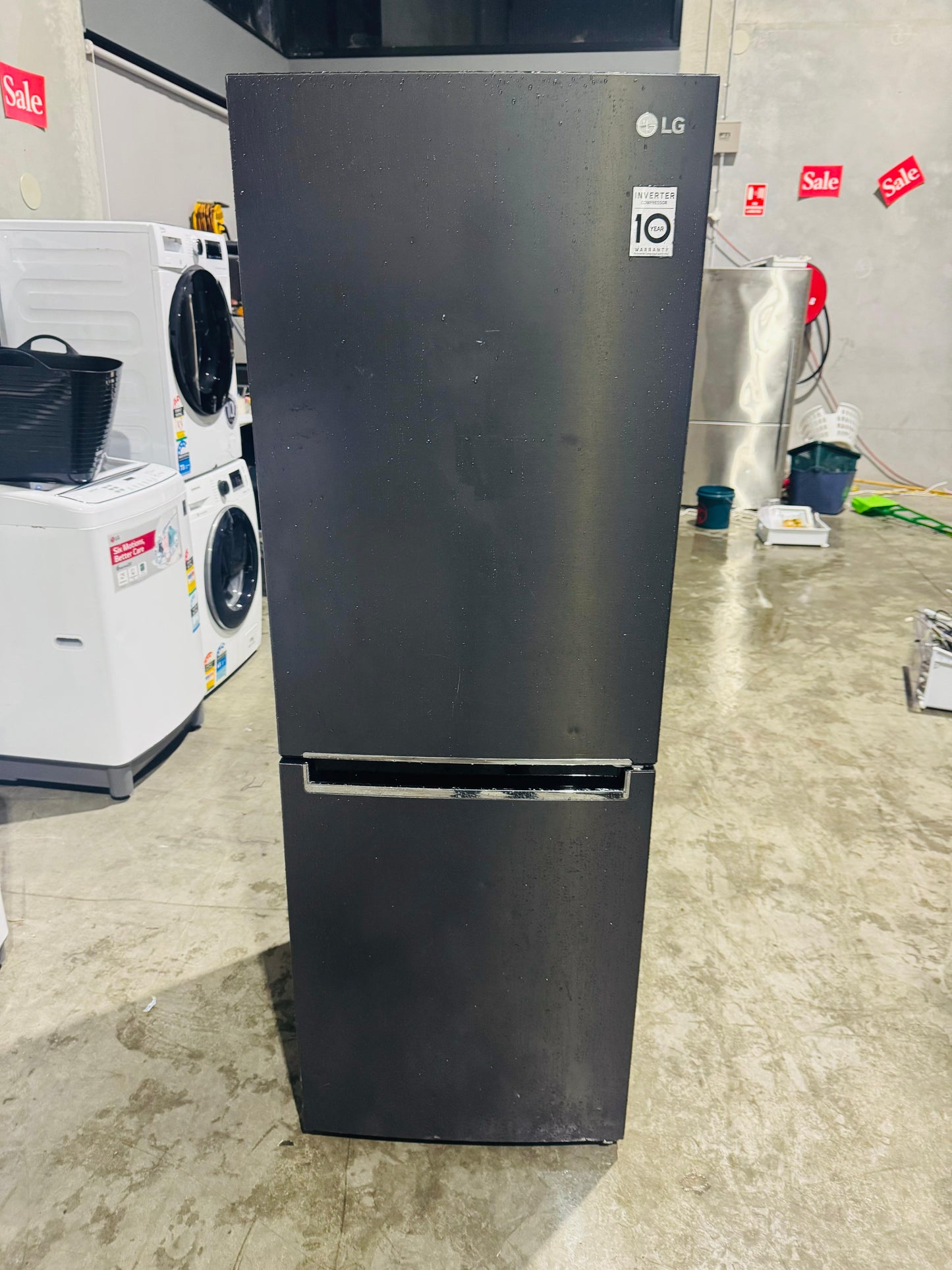 LG 335 LITRES FRIDGE FREEZER & WATER DISPENSER