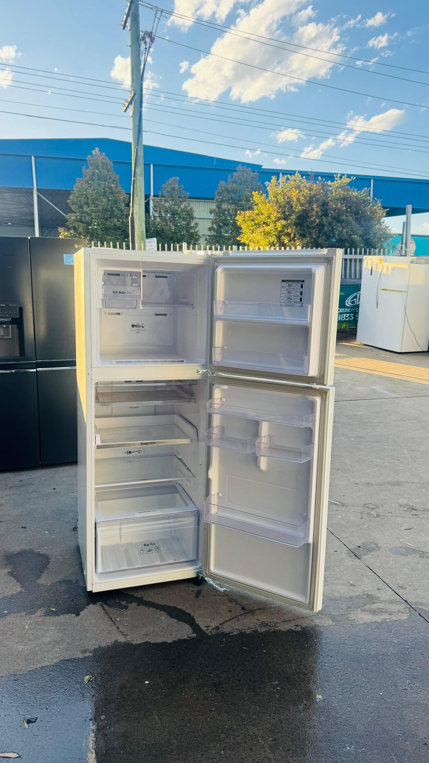 SAMSUNG 320 LITRES FRIDGE FREEZER