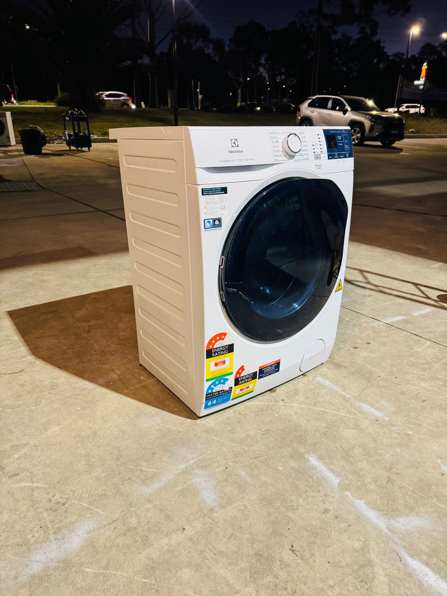 ELECTROLUX 7.5 KGS FRONT LOADER WASHING MACHINE