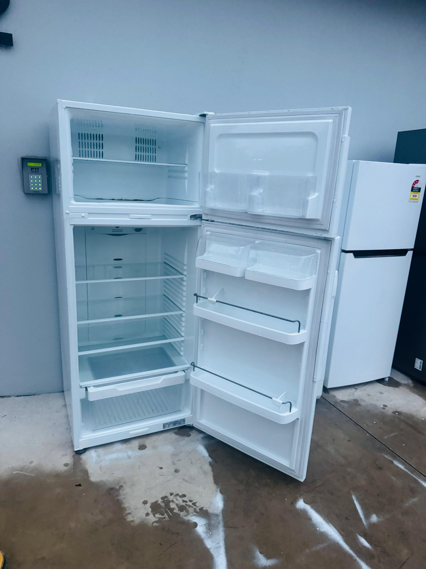 FISHER AND PAYKEL 380 LITRES FRIDGE FREEZER