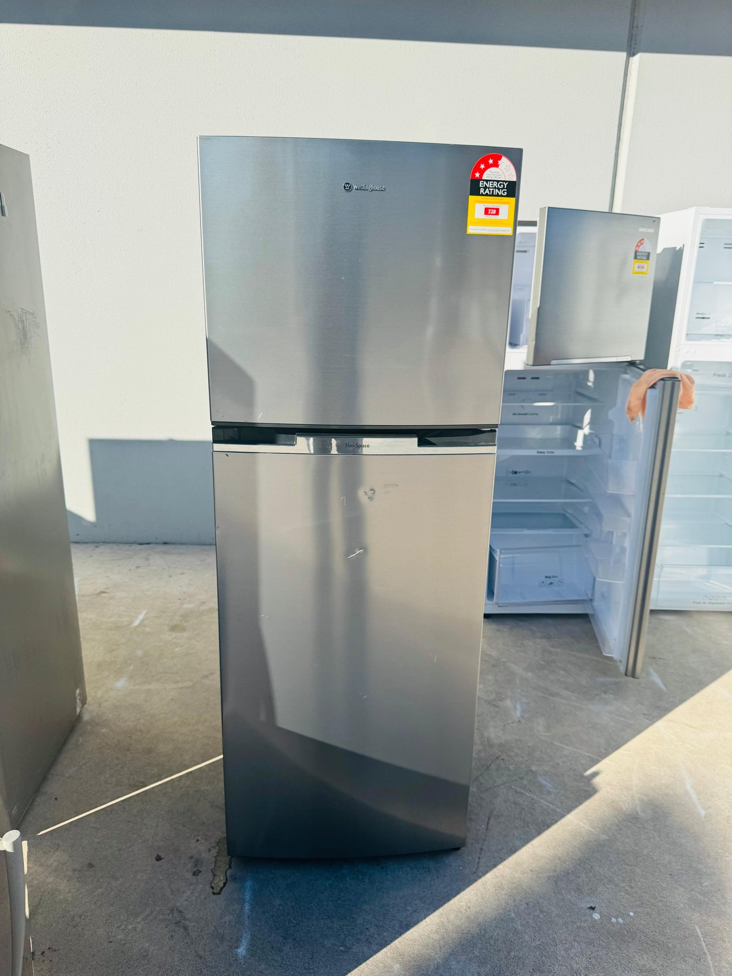 WESTINGHOUSE 340 LITRES FRIDGE FREEZER