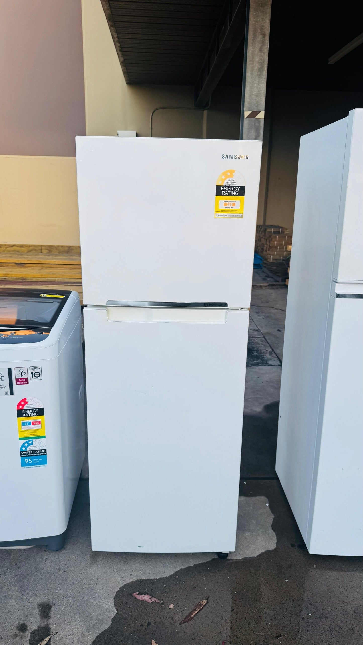 SAMSUNG 255 LITRES FRIDGE FREEZER