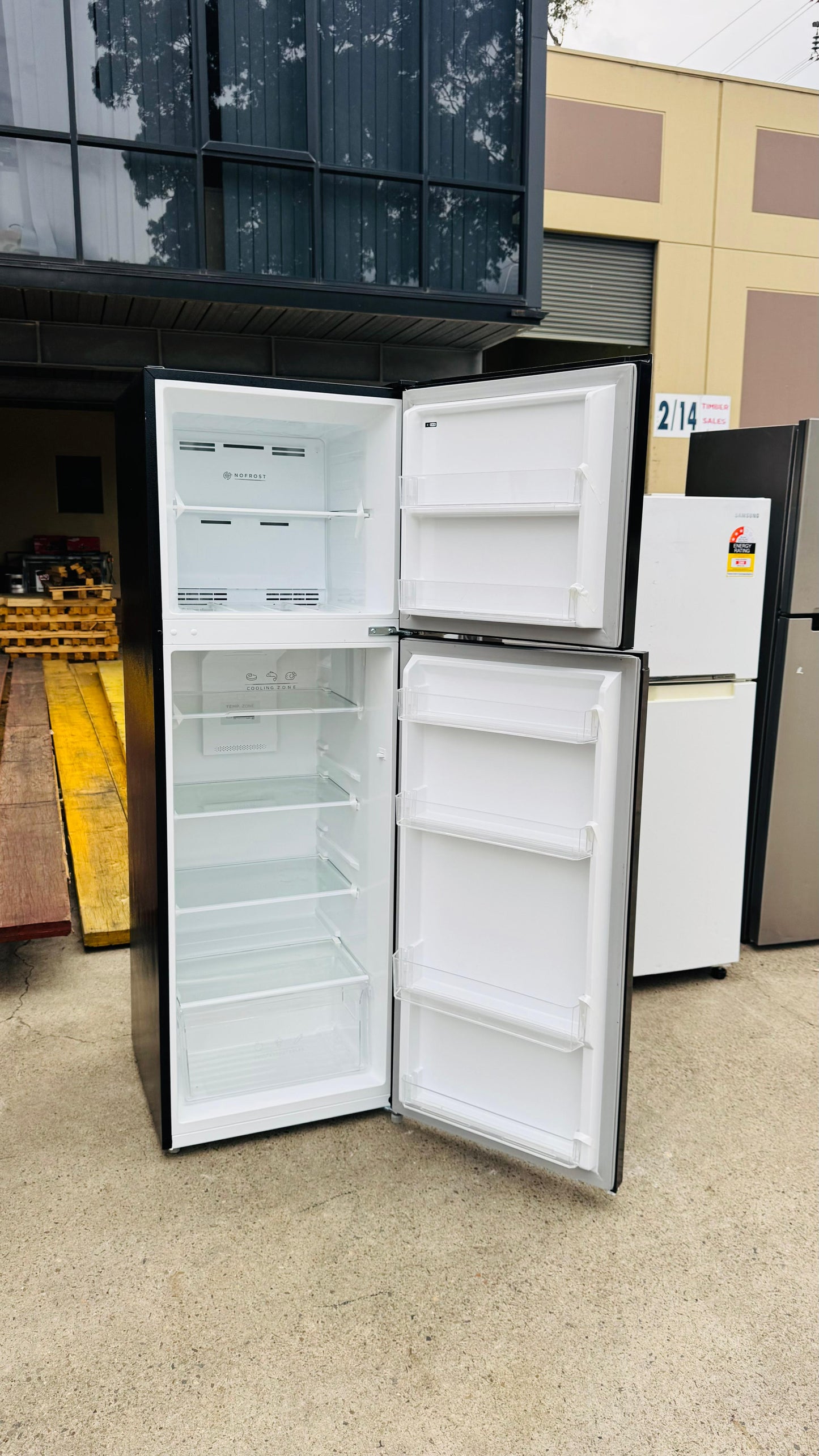 SOLT 266 LITRES FRIDGE FREEZER