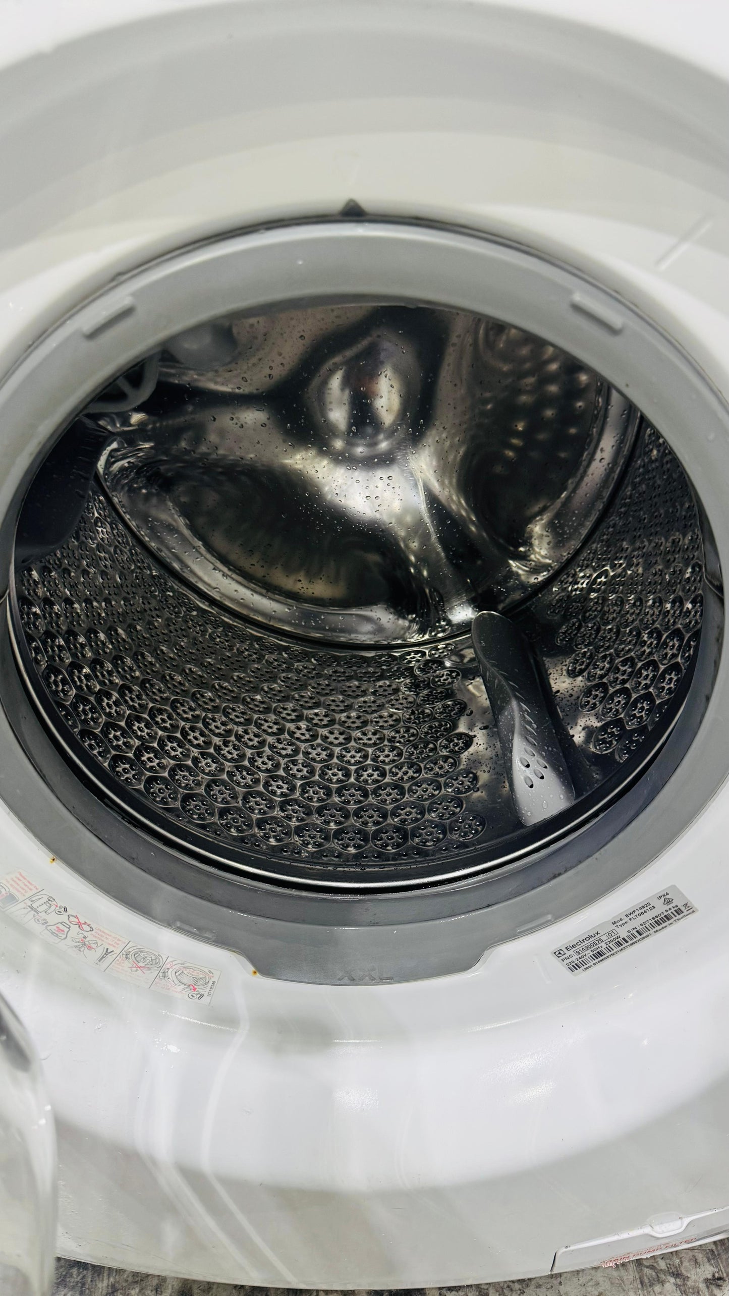 ELECTROLUX 9KGS FRONT LOADER WASHING MACHINE