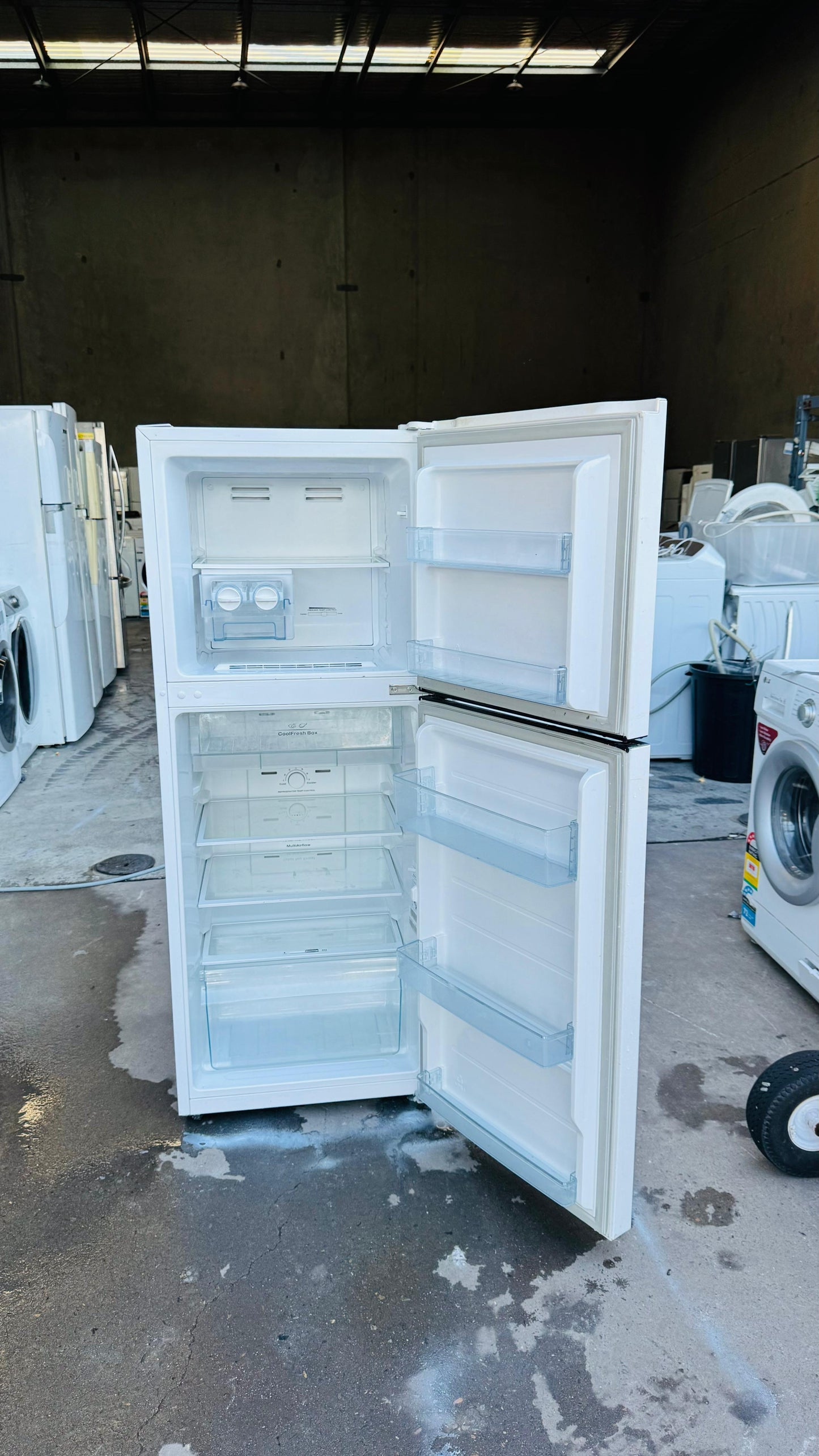 HISENSE 230 LITRES FRIDGE FREEZER