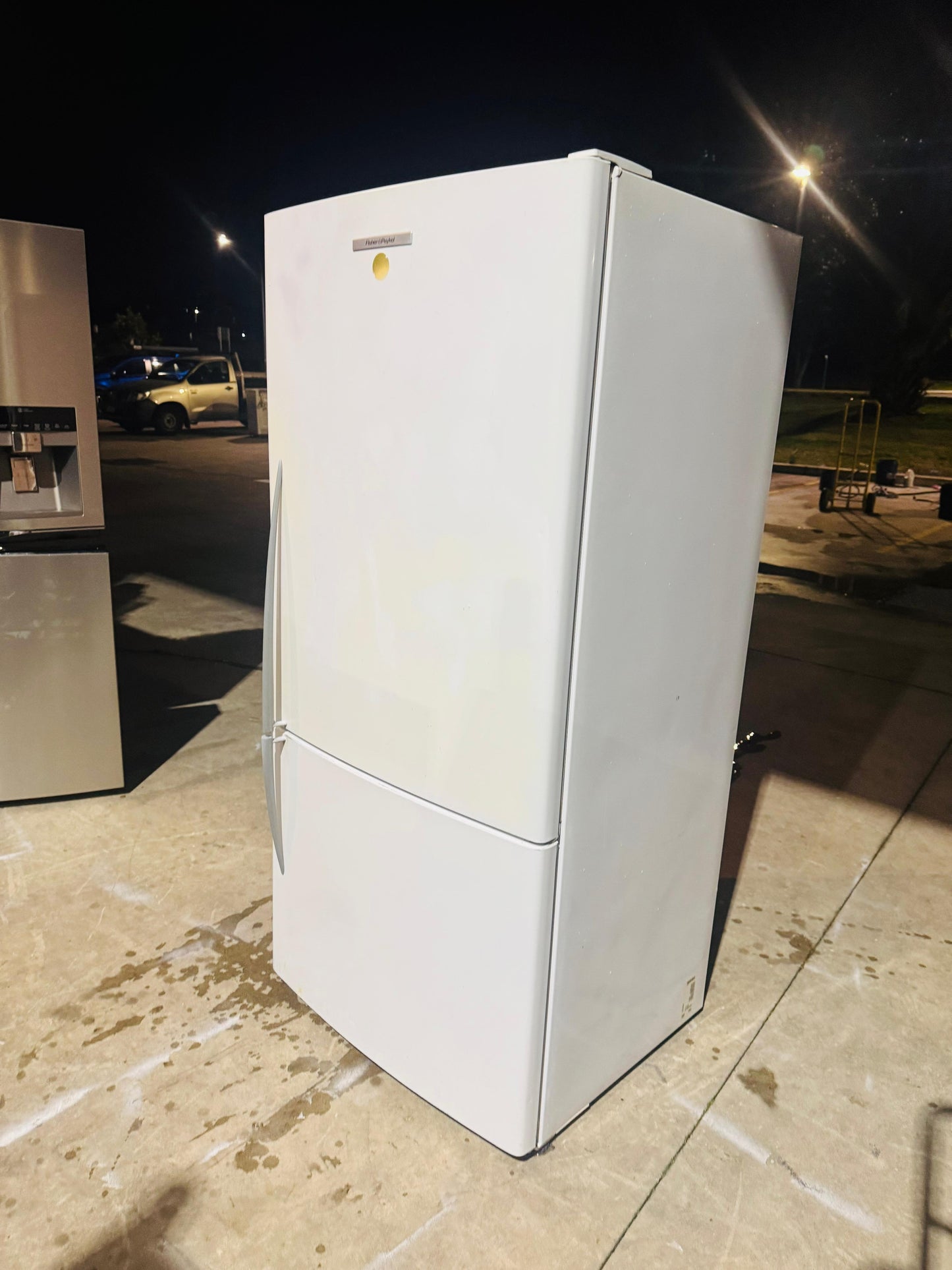 FISHER AND PAYKEL 519 LITRES FRIDGE FREEZER