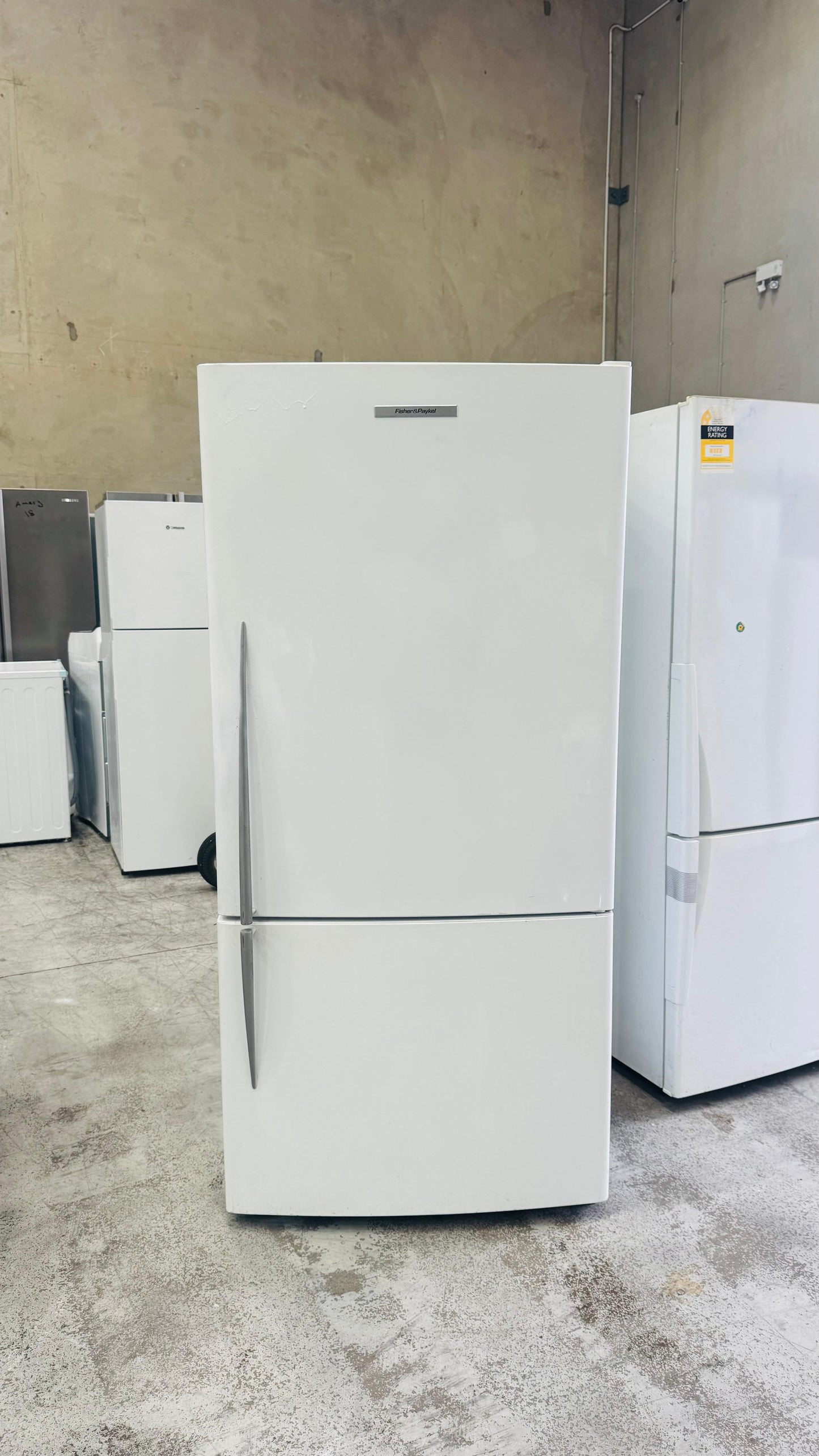 FISHER AND PAYKEL 519 LITRES FRIDGE FREEZER