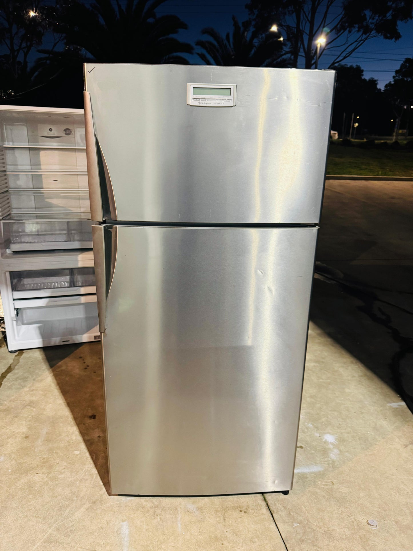 WESTING HOUSE 520 LITRES FRIDGE FREEZER