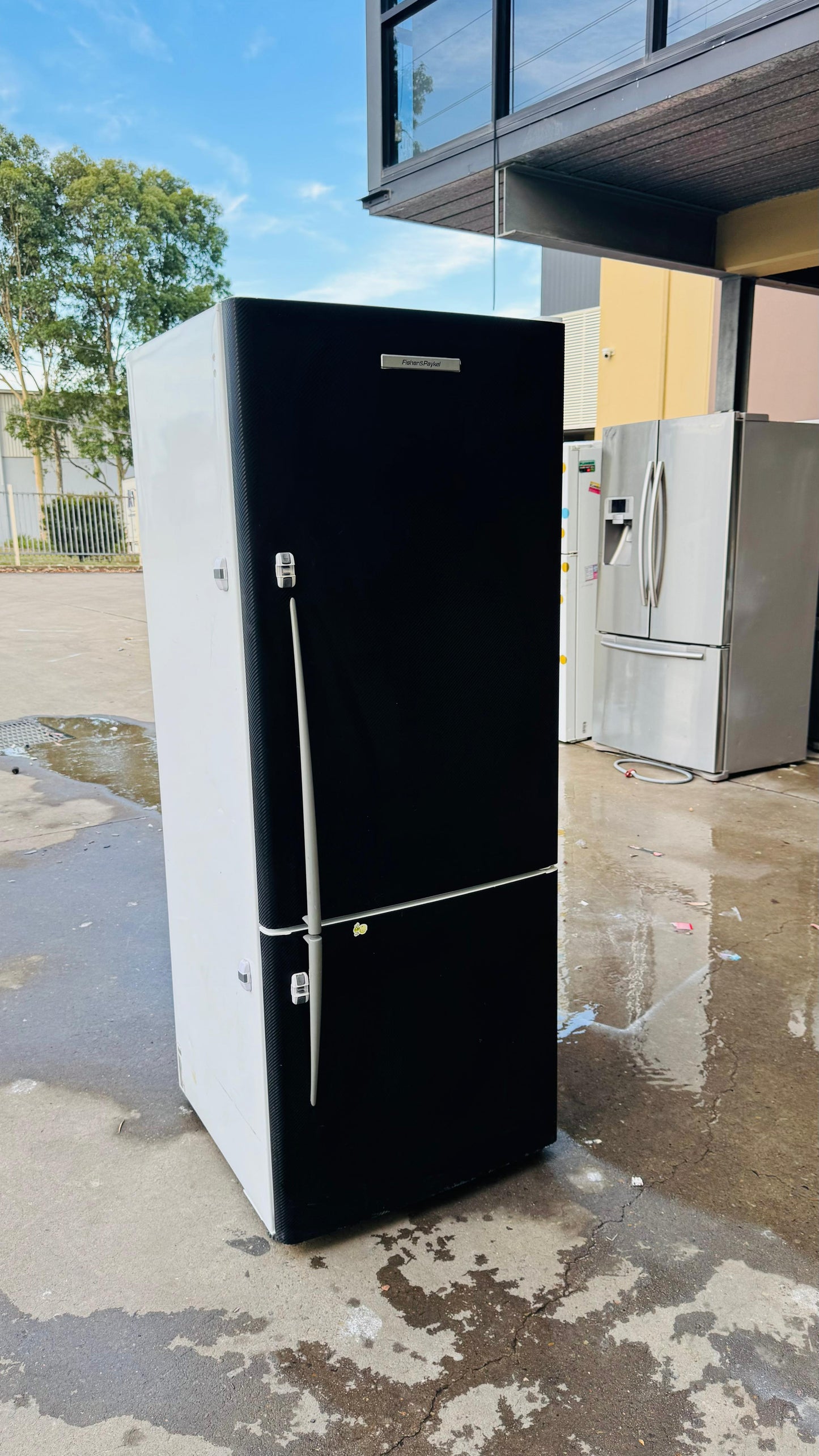 FISHER AND PAYKEL 403 LITRES FRIDGE FREEZER