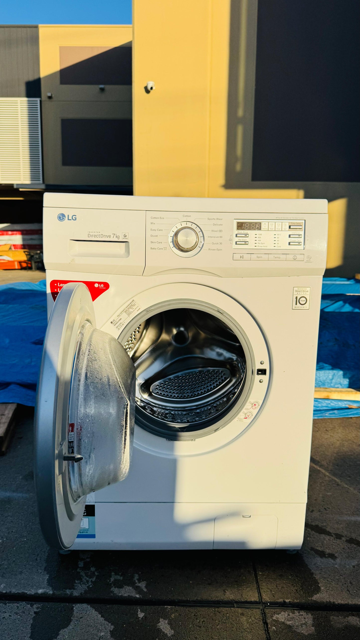 LG 7KGS FRONT LOADER WASHING MACHINE