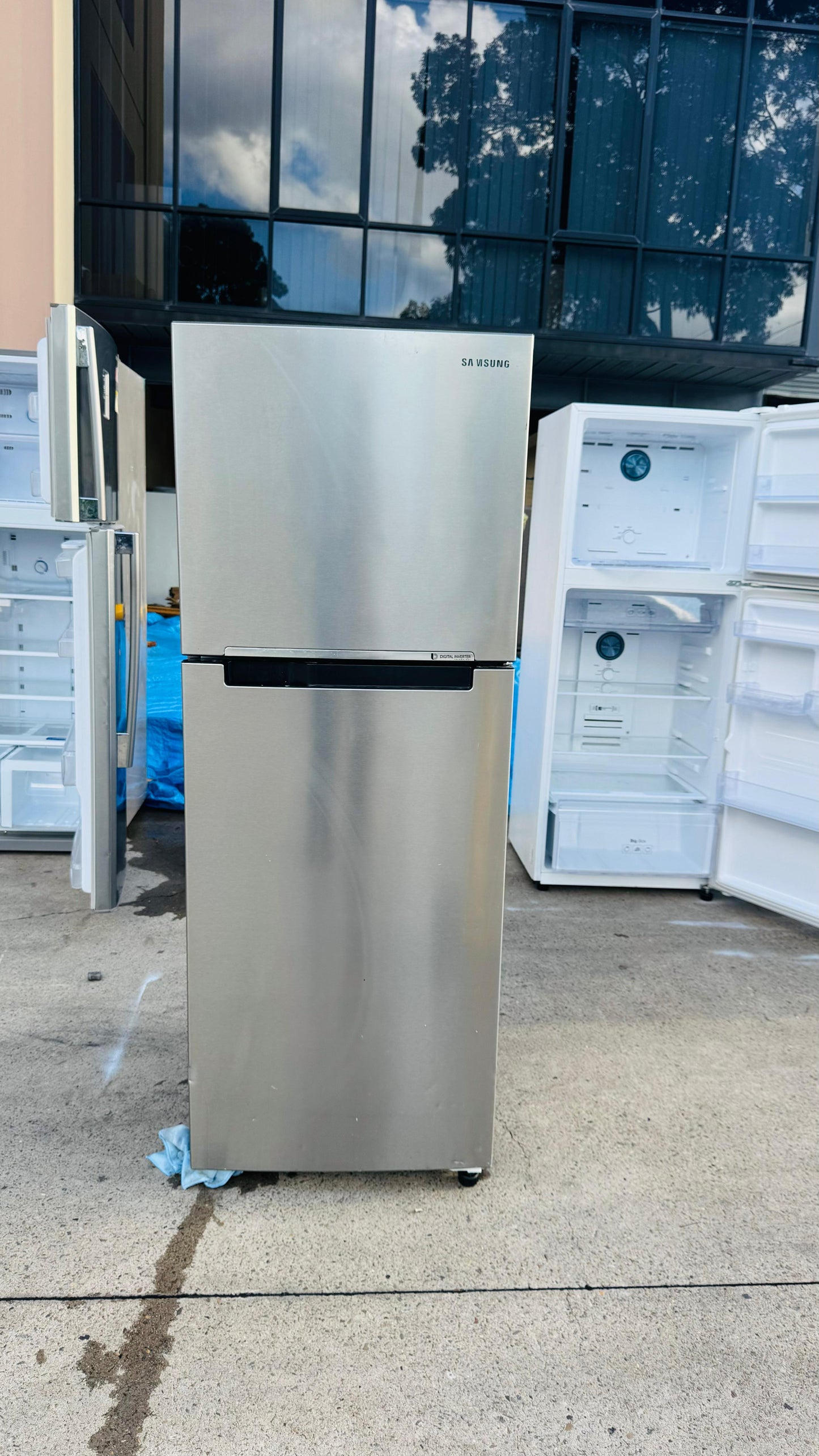 SAMSUNG 318 LITRES FRIDGE FREEZER
