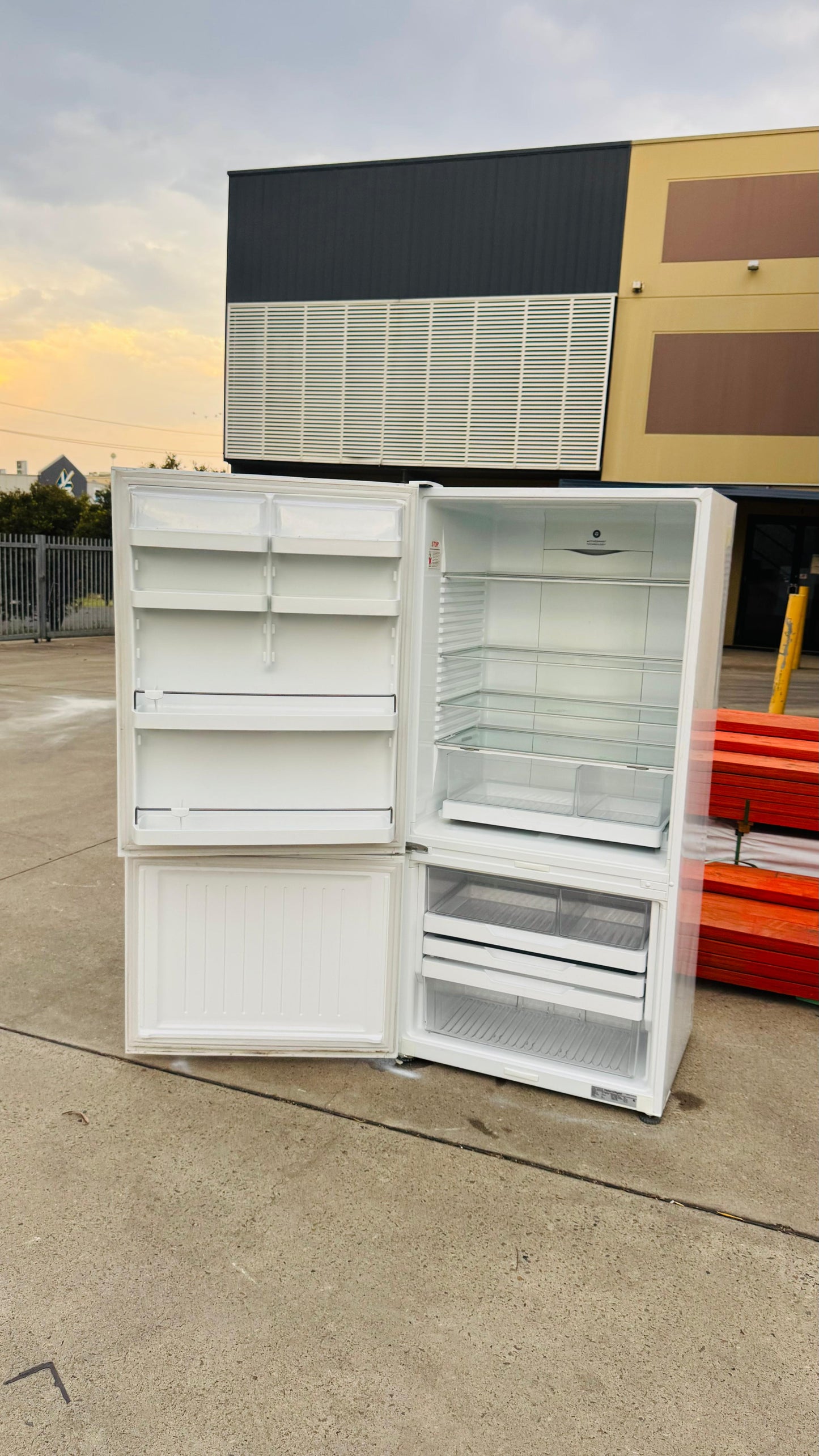 FISHER AND PAYKEL 519 LITRES FRIDGE FREEZER