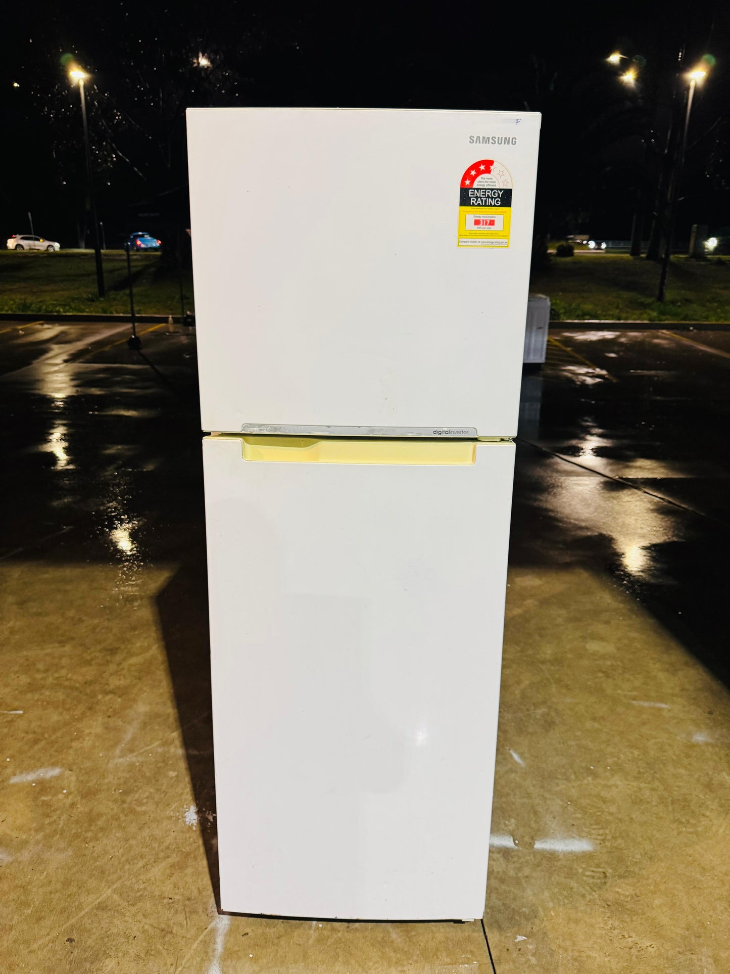 SAMSUNG 341 LITRES FRIDGE FREEZER