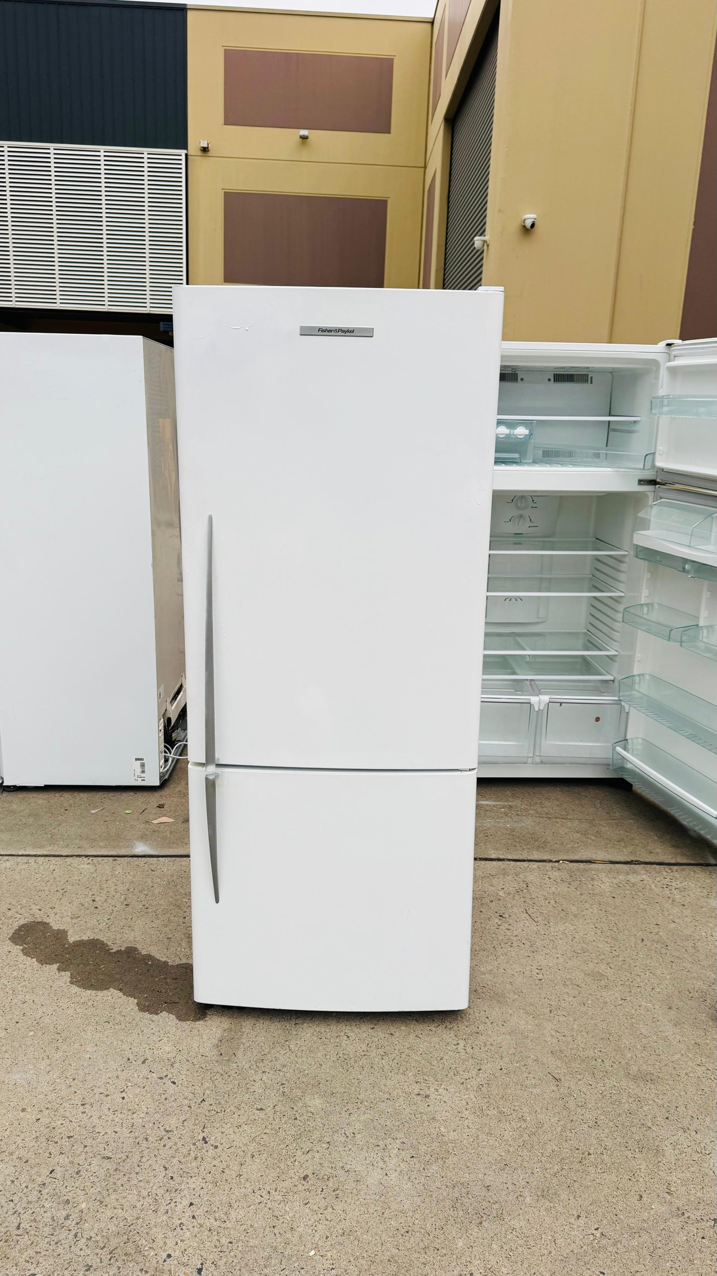 FISHER AND PAYKEL 442 LITRES FRIDGE FREEZER