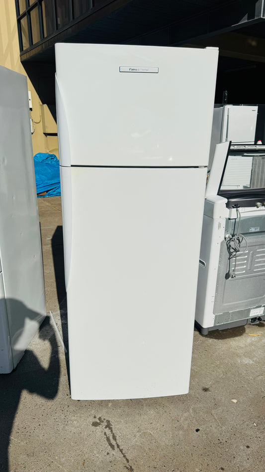 FISHER AND PAYKEL 411 LITRES FRIDGE FREEZER