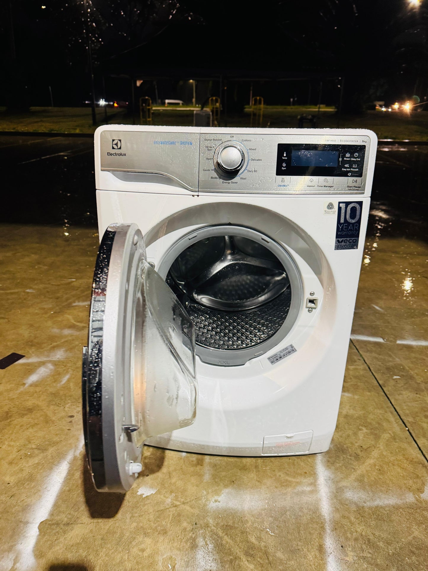 ELECTROLUX 9 KGS FRONT LOADER WASHING MACHINE