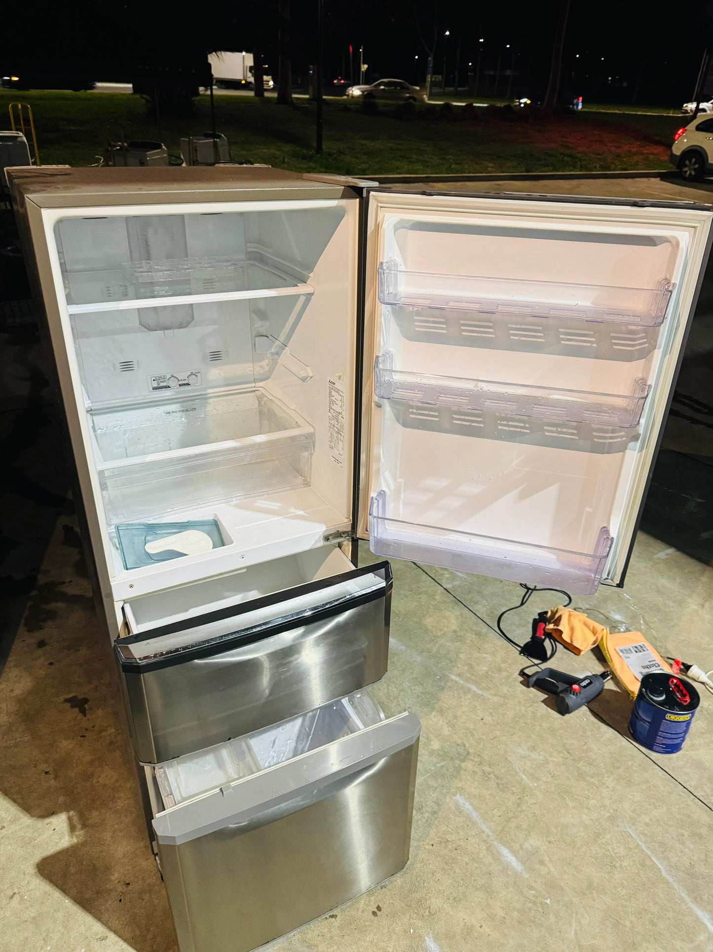 MITSUBISHI 370 LITRES FRIDGE FREEZER