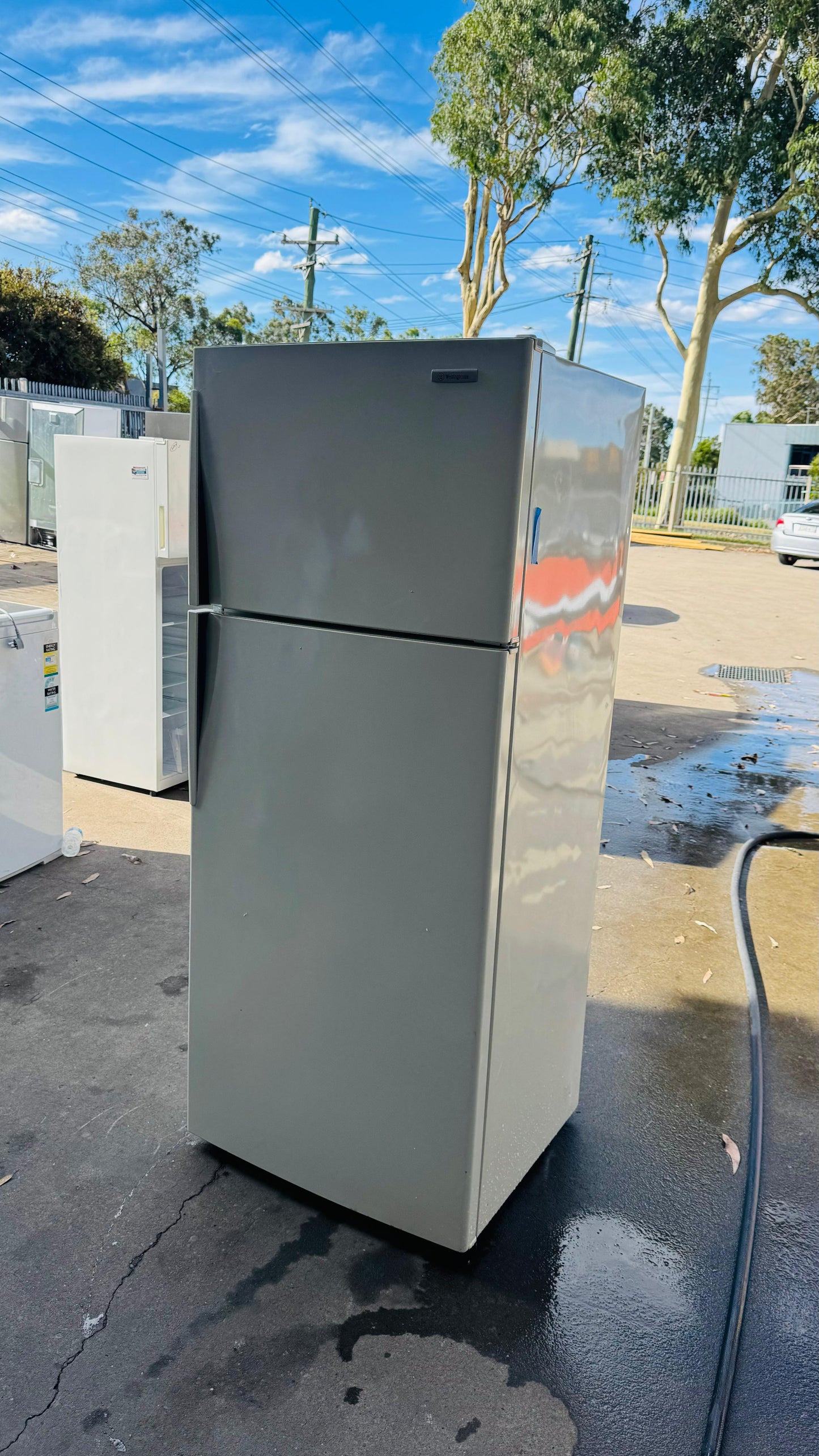 WESTINGHOUSE 390 LITRES FRIDGE FREEZER