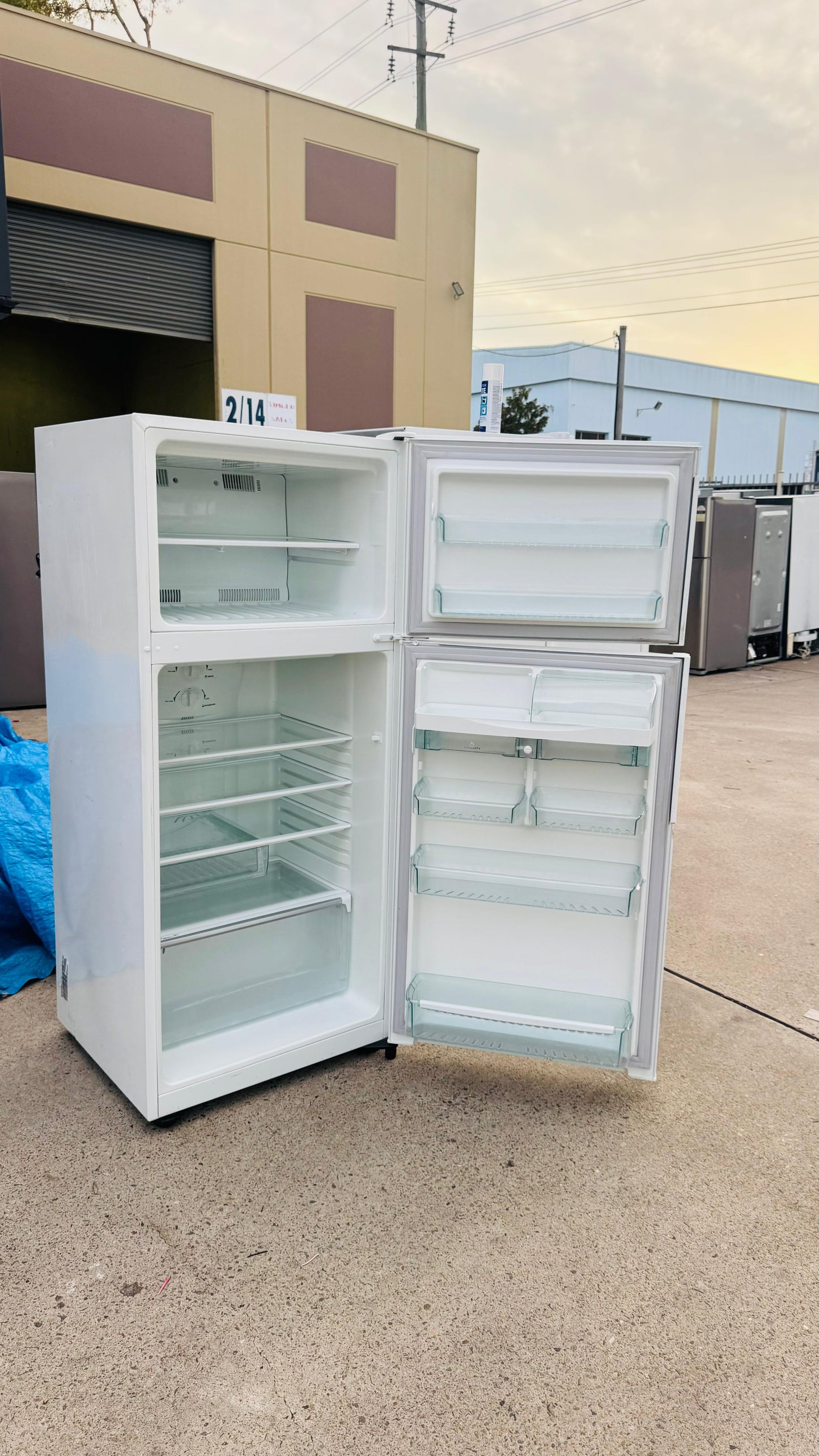 WESTINGHOUSE 420 LITRES FRIDGE FREEZER