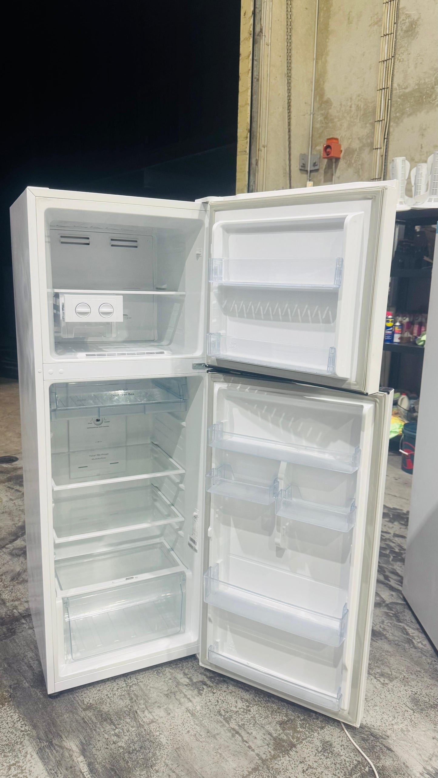 HISENSE 350 LITRES FRIDGE FREEZER